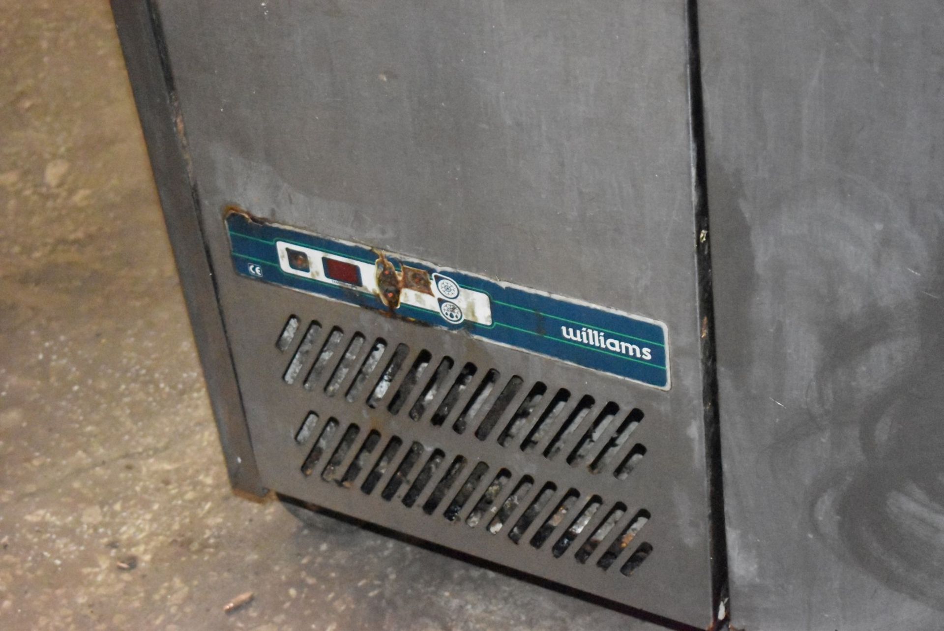 1 x Three Door Commercial Countertop Refrigerator - Width 180cm Approx - No Shelves - CL011 - Ref - Image 3 of 9