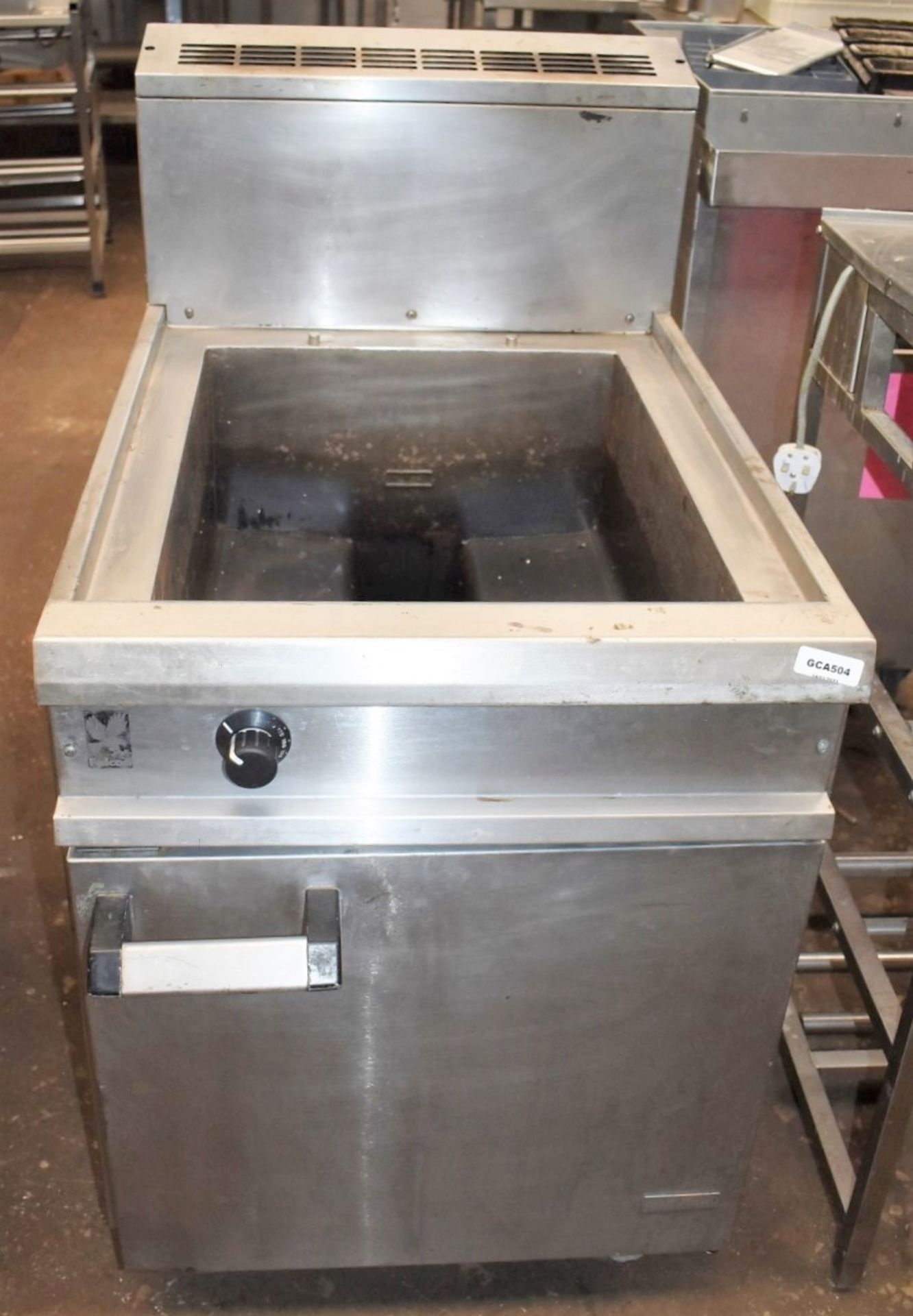 1 x Falcon Commercial Gas Fryer - 60cm Width - CL011 - Ref: GCA504 WH5 - Location: Altrincham WA14