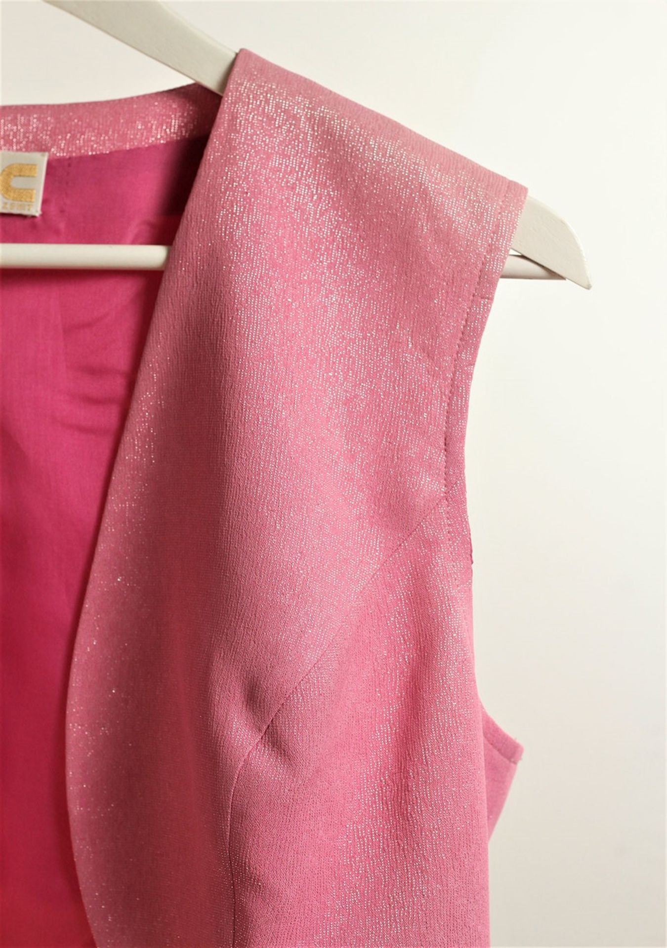 1 x Boutique Le Duc Pink Waistcoat - Size: L - Material: 49% Cotton, 40% Acetate, 11% Poly metal - Image 3 of 7