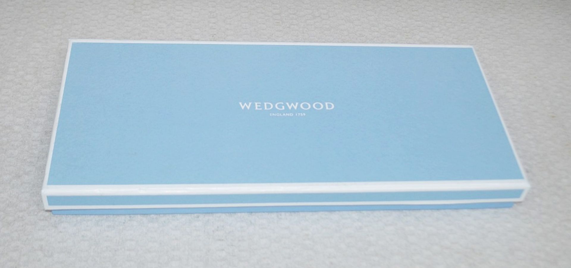 1 x WEDGWOOD 'Wonderlust Blue Pagoda' Sandwich Tray - Dimensions: 15.5cm x W34cm approx - Original - Image 6 of 6
