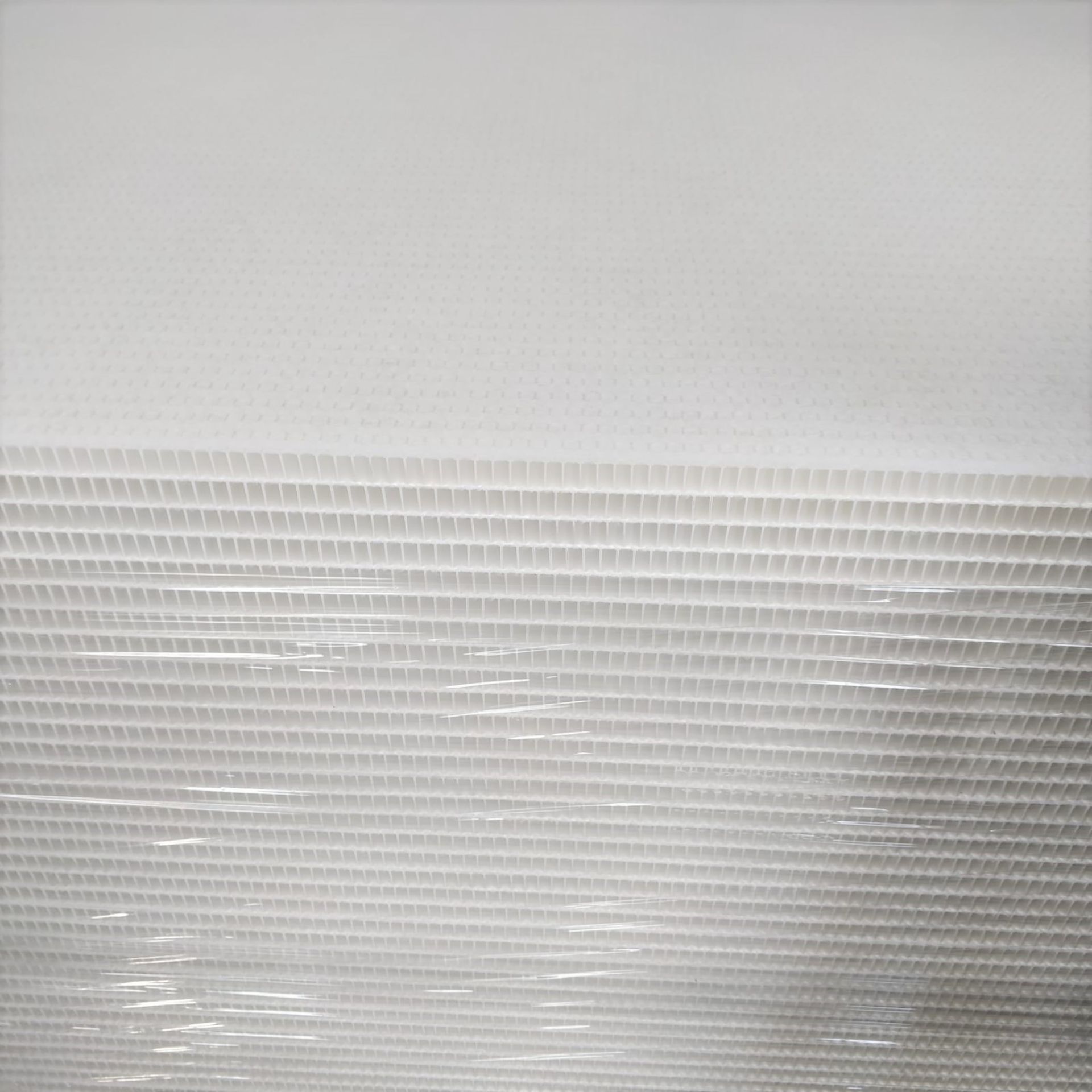 100 x ThermHex Thermoplastic Honeycomb Core Panels - Size: 693 x 1210 x 20mm - New Stock - - Image 2 of 7