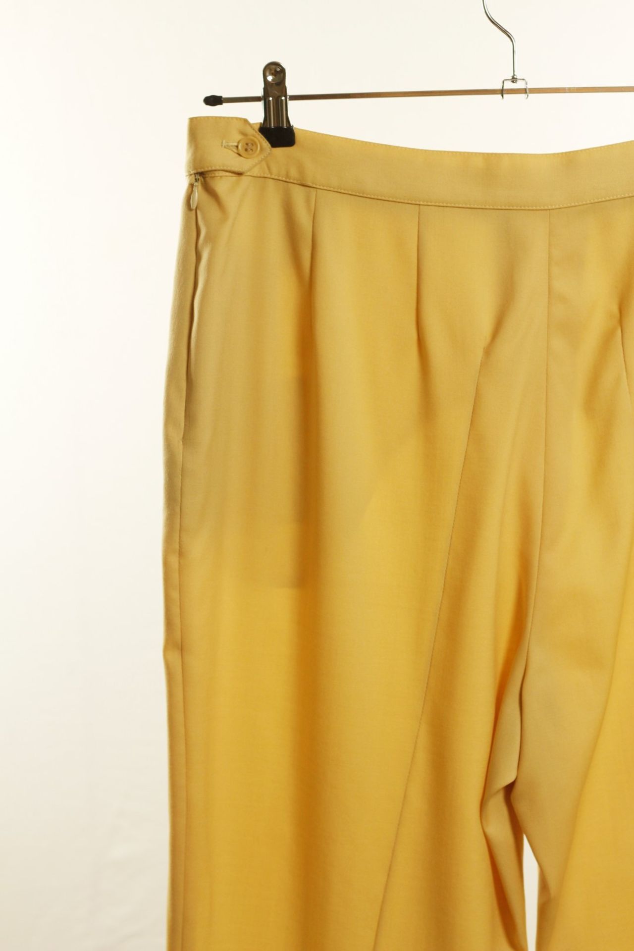 1 x Artico Cream Trousers - Size: 18 - Material: 100% Leather. Lining 50% viscose, 50% Acetate - - Image 2 of 9