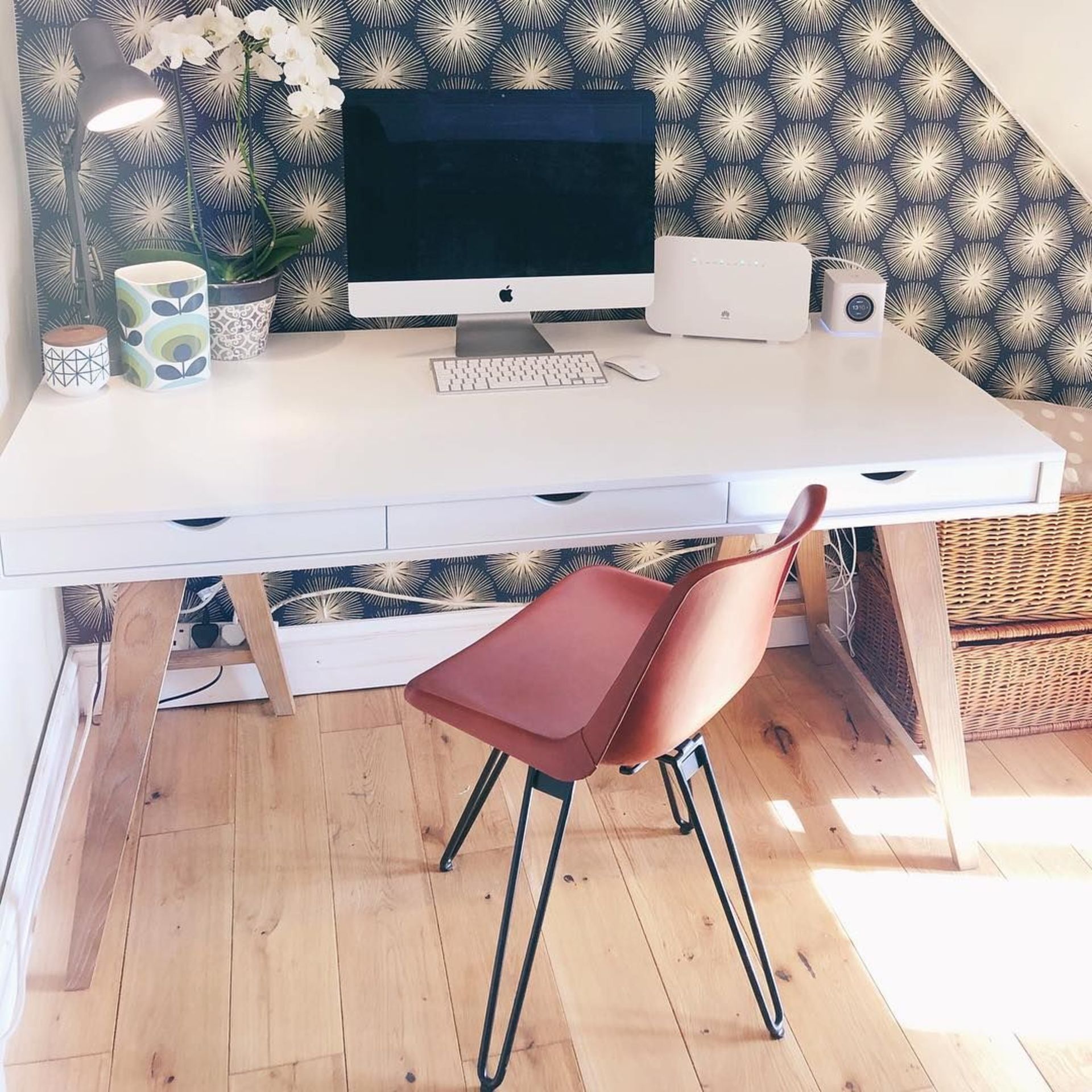 1 x Blue Suntree Ellwood Trestle Desk With a White Finish, Oak Legs and Three Storage Drawers - - Image 4 of 4