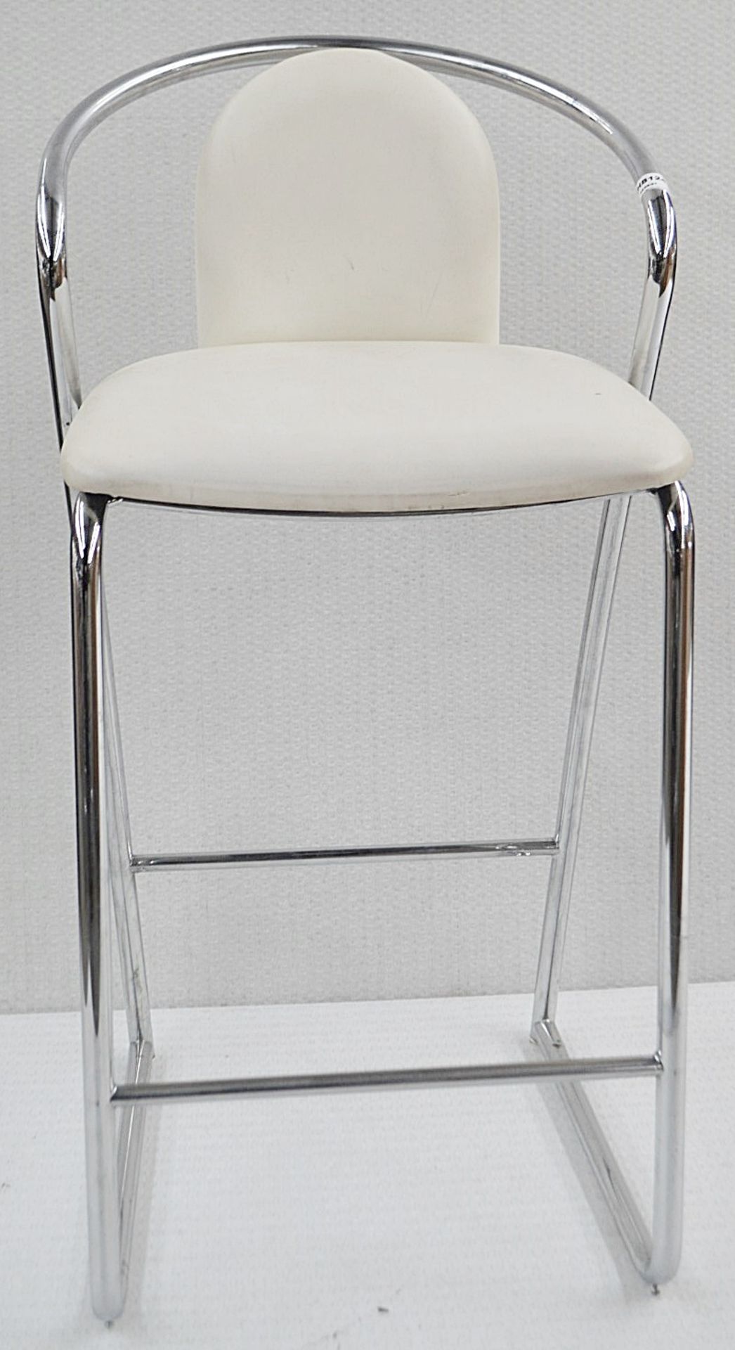 7 x Upholstered Salon / Beauty Counter Stools In Light Cream And Chrome - Dimensions: W47 x D50 x