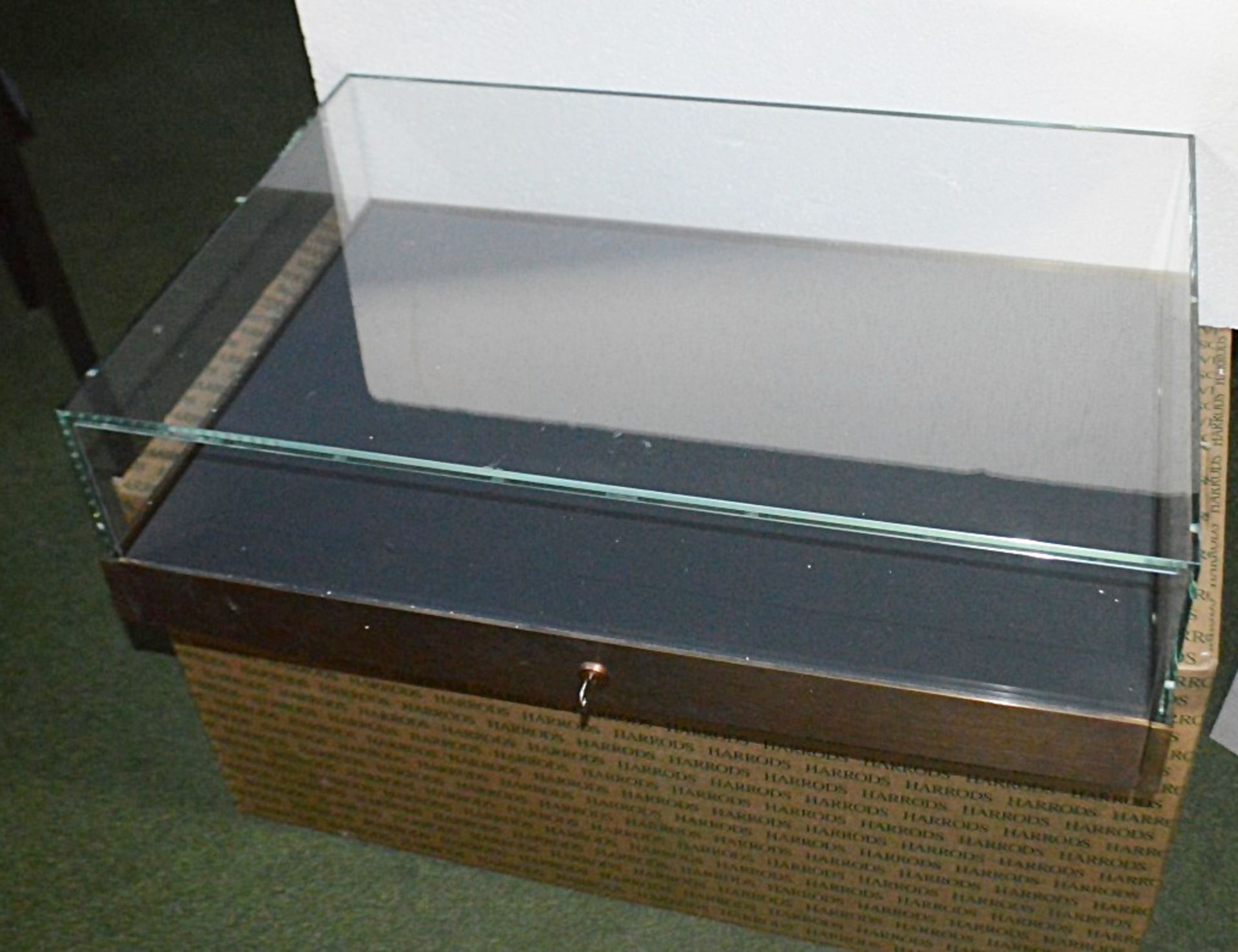 1 x Large Lockable Countertop Jewellery Display Cabinet In Bronze And Glass, With A Push-To-Open - Image 4 of 8