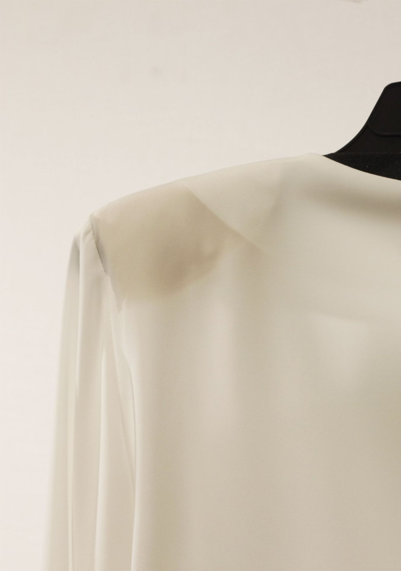 1 x Anne Belin White Shirt - Size: 18 - Material: 100% Polyester - From a High End Clothing Boutique - Image 6 of 9