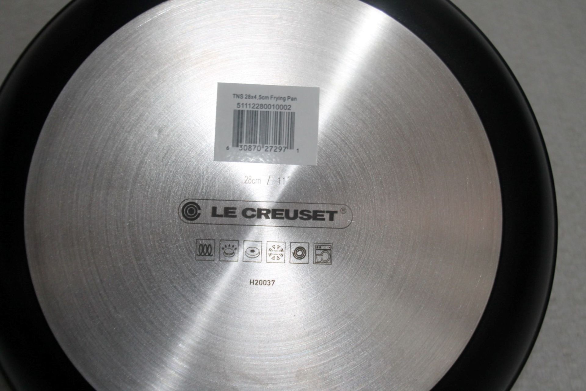 1 x LE CREUSET Shallow Frying Pan (28cm) - Original Price £130.00 - Unused Boxed Stock - Image 7 of 9