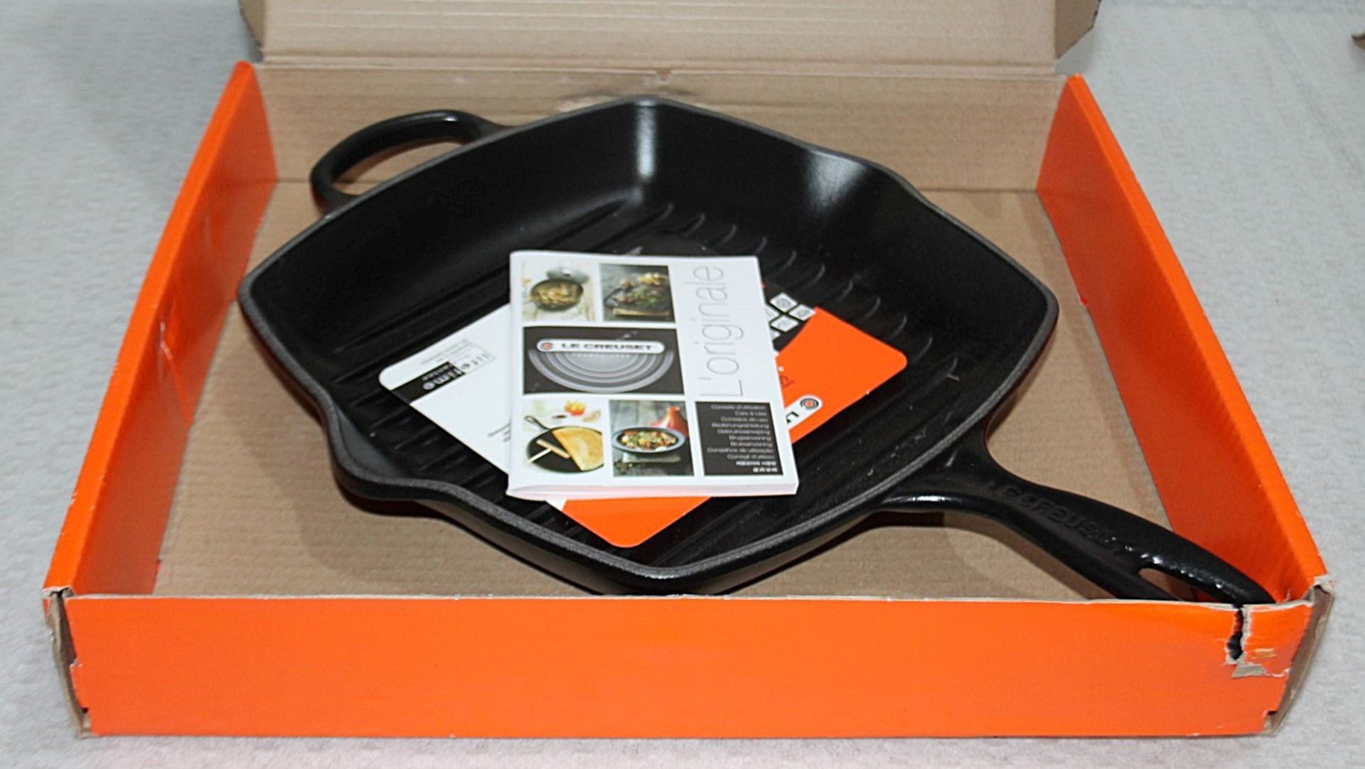 1 x LE CREUSET Cast Iron Square Grillit Pan 26cm In Matt Black - Original Price £99.95 - Unused - Image 2 of 9