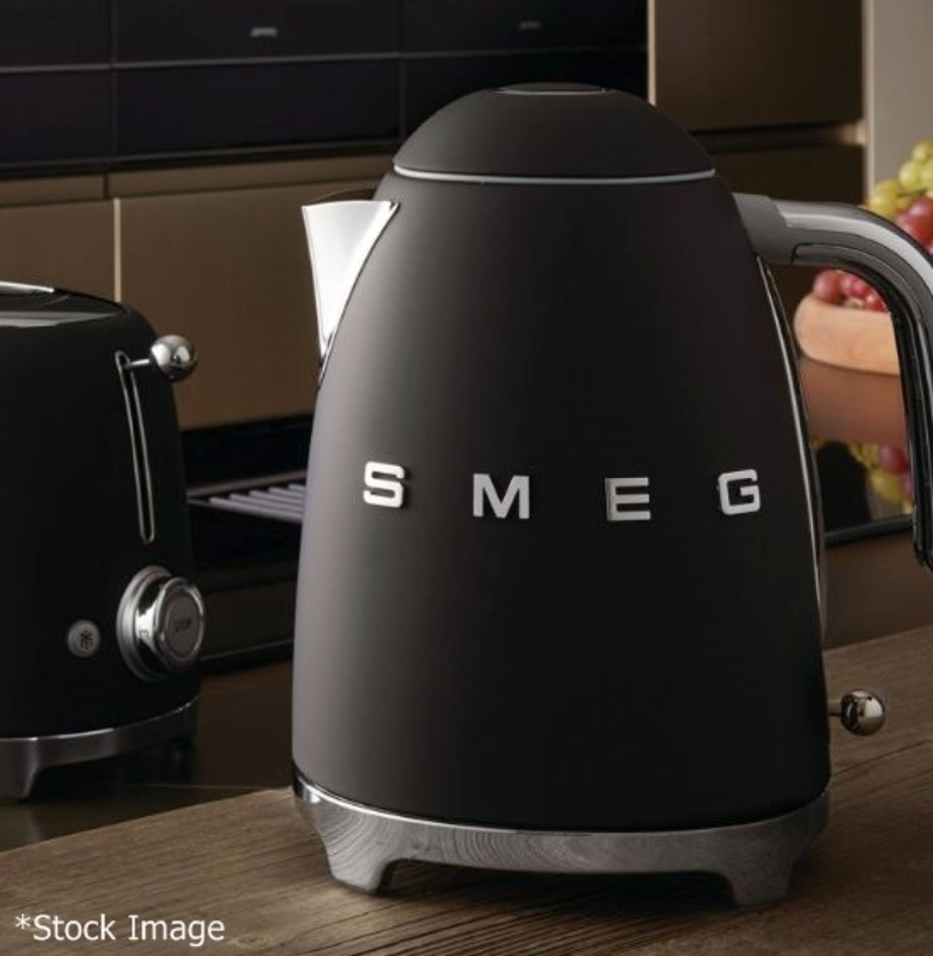 1 x SMEG 'Retro' Kettle In Matte Black & Chrome - Original RRP £179.00 - Boxed Stock