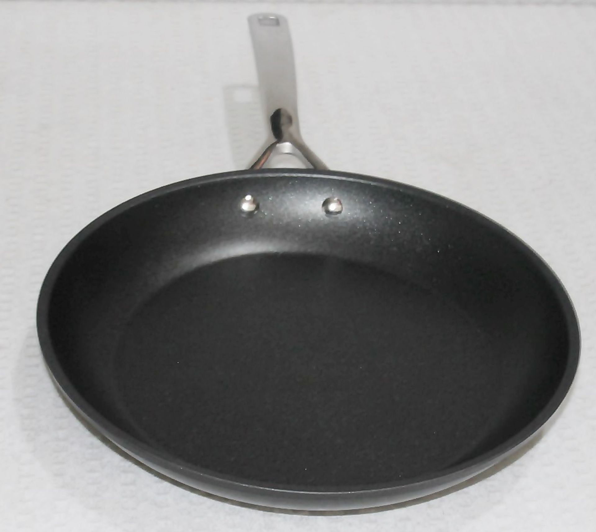 1 x LE CREUSET Shallow Frying Pan (28cm) - Original Price £130.00 - Unused Boxed Stock - Image 6 of 9