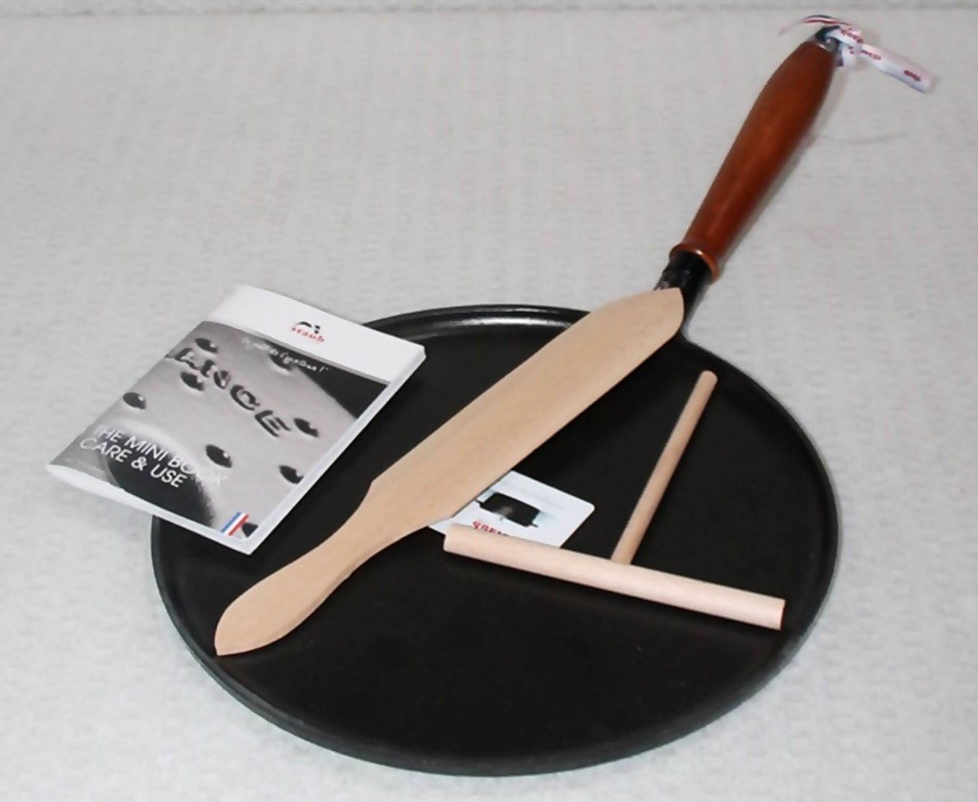 1 x STAUB Pancake Pan (28cm) - Made in France - Original Price £89.95 - Unused Boxed Stock - Image 3 of 10