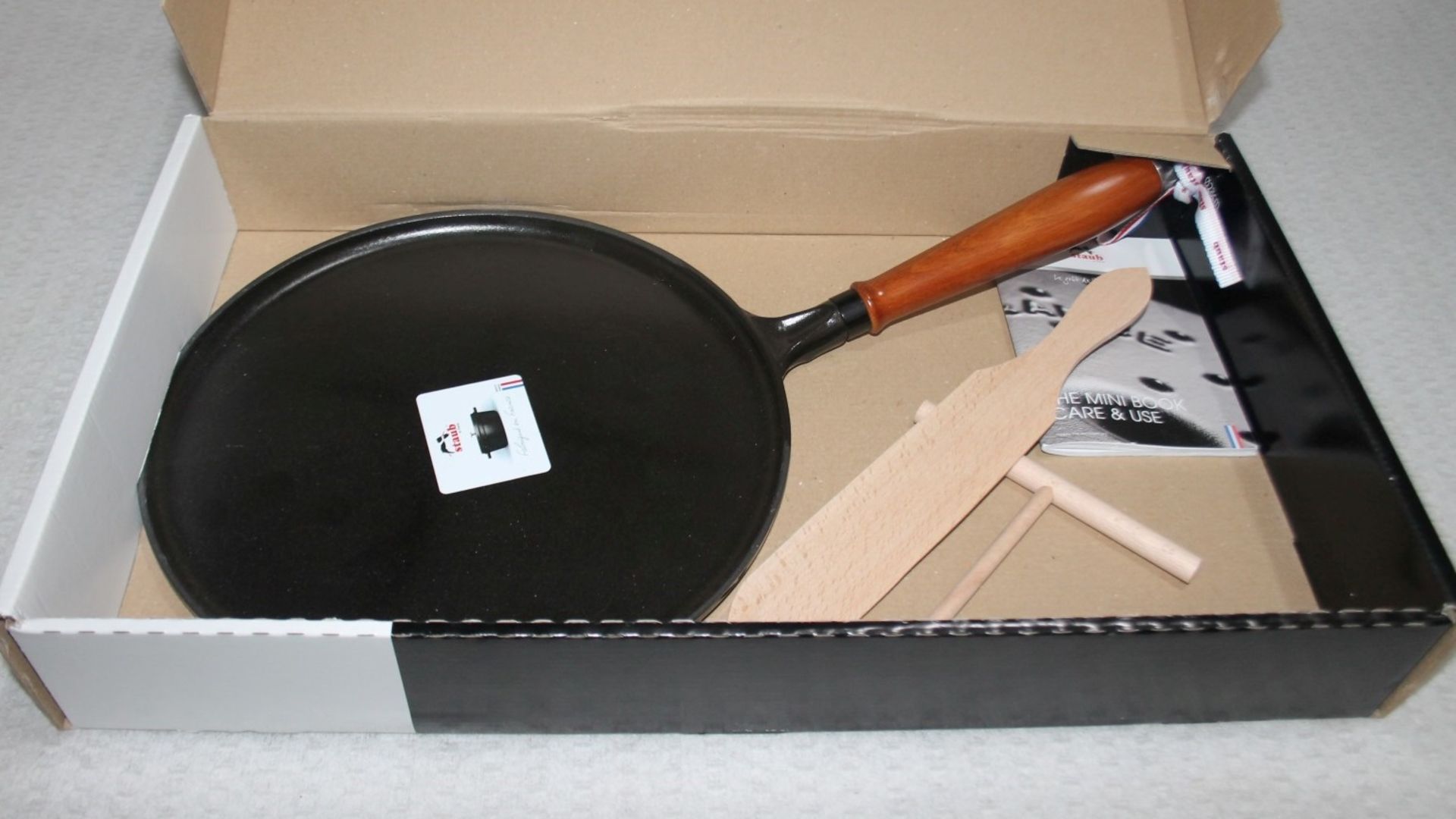 1 x STAUB Pancake Pan (28cm) - Made in France - Original Price £89.95 - Unused Boxed Stock - Image 2 of 10