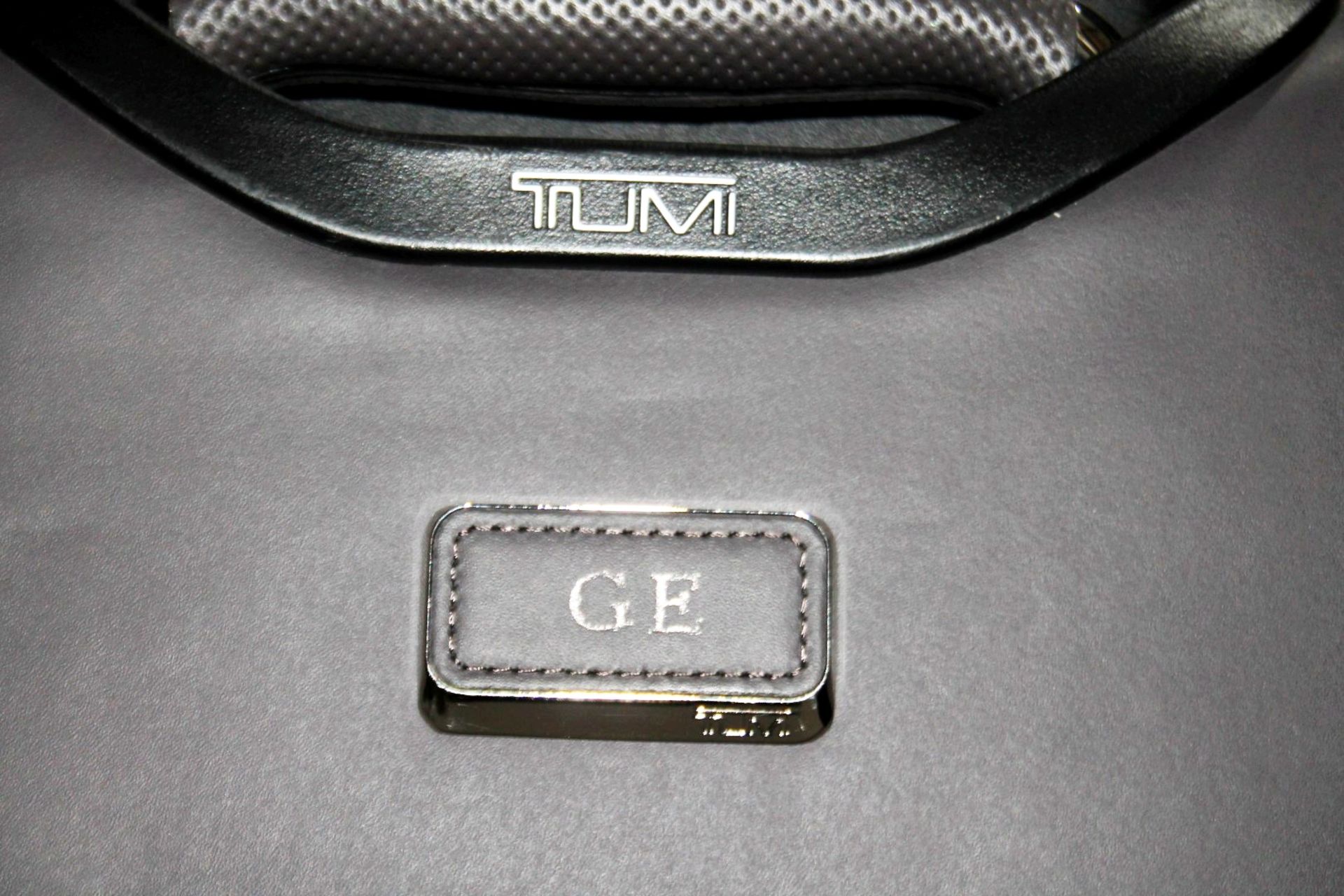 1 x TUMI Luxury Leather Travel Carry-On Case With Telescoping Handle In A Taupe / Gunmetal Grey - Image 14 of 24