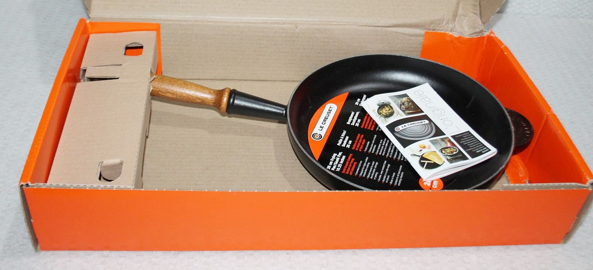 1 x LE CREUSET Satin Black Wooden Handle Frying Pan (26cm) - Original Price £170.00 - Boxed Stock - Image 4 of 9