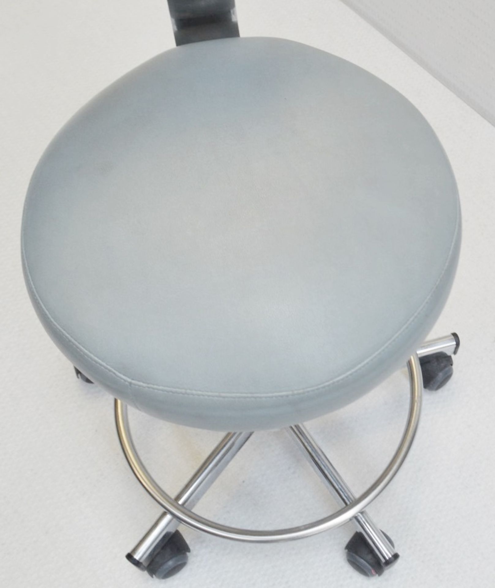 4 x Upholstered Gas Lift Treatment Stools - Dimensions: W47 x D49 x H72-85cm - Ref: MHB102 - CL670 - - Image 6 of 7