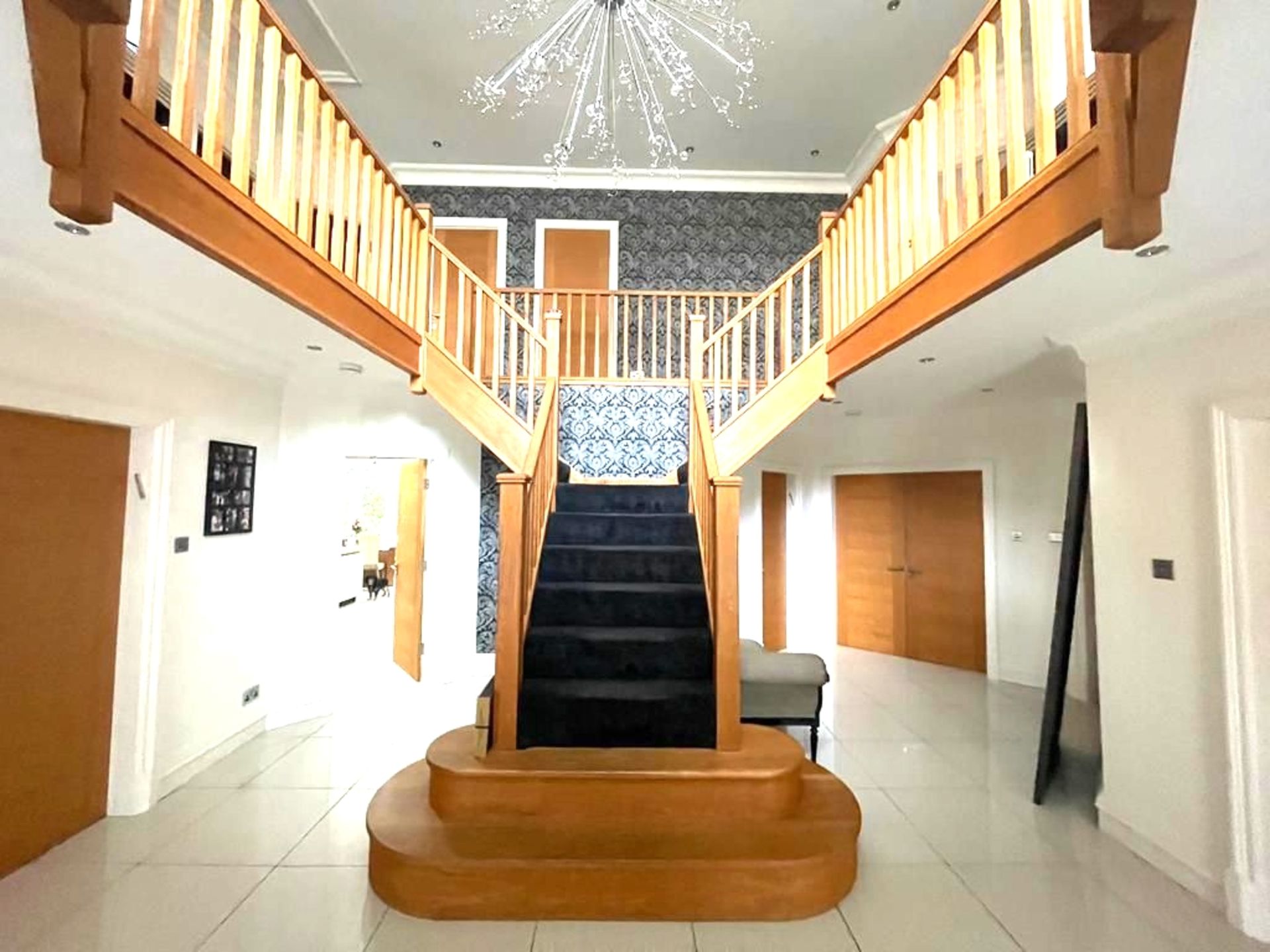 Solid Oak Staircase and Landing Accessories Including Spindles, Posts and Handrails - Approx 140