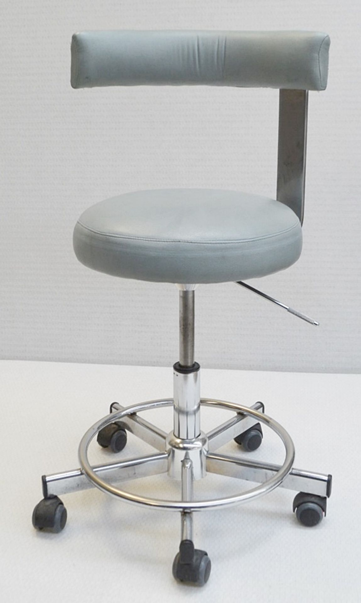4 x Upholstered Gas Lift Treatment Stools - Dimensions: W47 x D49 x H72-85cm - Ref: MHB102 - CL670 - - Image 5 of 7