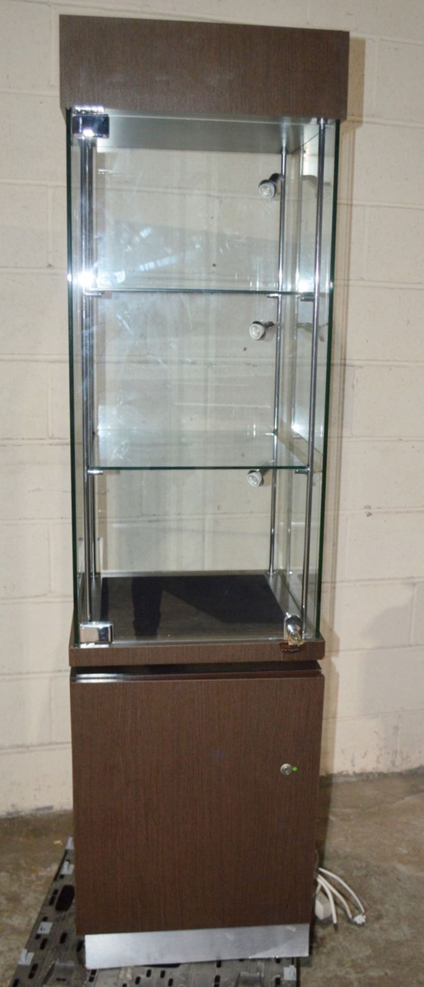 1 x Lockable Illuminated Display Case - Dimensions: H186 x W50 x D50cm - Unlocked, Without Key - Image 6 of 6