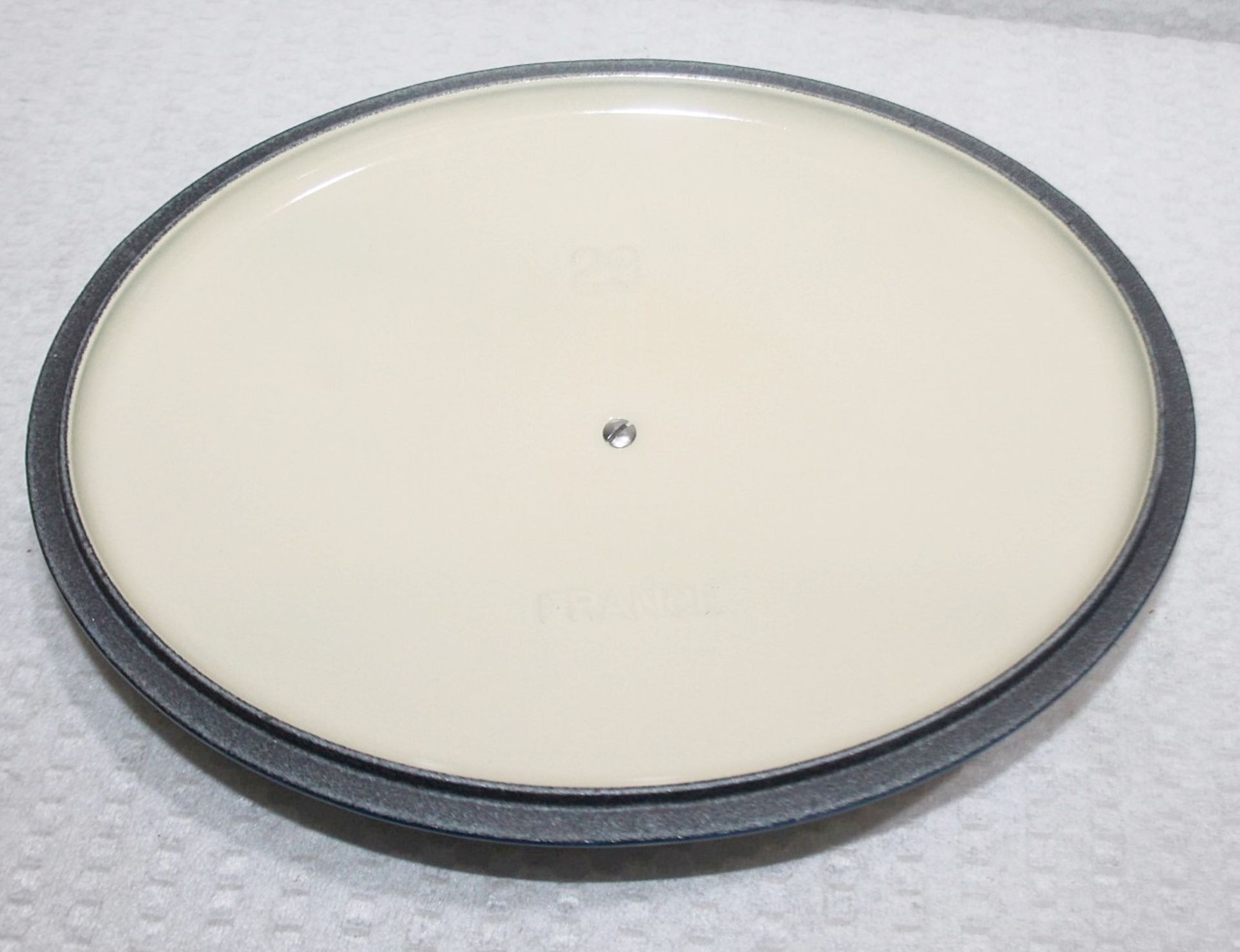 1 x LE CREUSET 'Signature' Enamelled Cast Iron 29cm Oval Casserole Dish In Blue - RRP £295.00 - Image 8 of 9