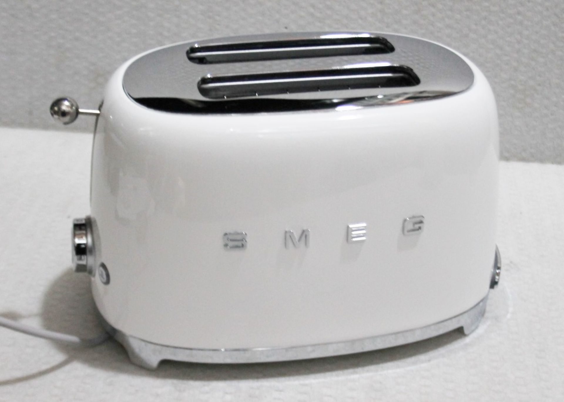 1 x SMEG Retro-Style 2-Slice Toaster In Matt White & Chrome - Original Price £189.00 - Boxed Stock - Image 3 of 13