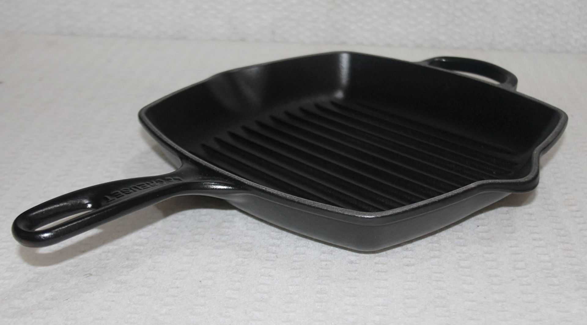 1 x LE CREUSET Cast Iron Square Grillit Pan 26cm In Matt Black - Original Price £99.95 - Unused - Image 3 of 9