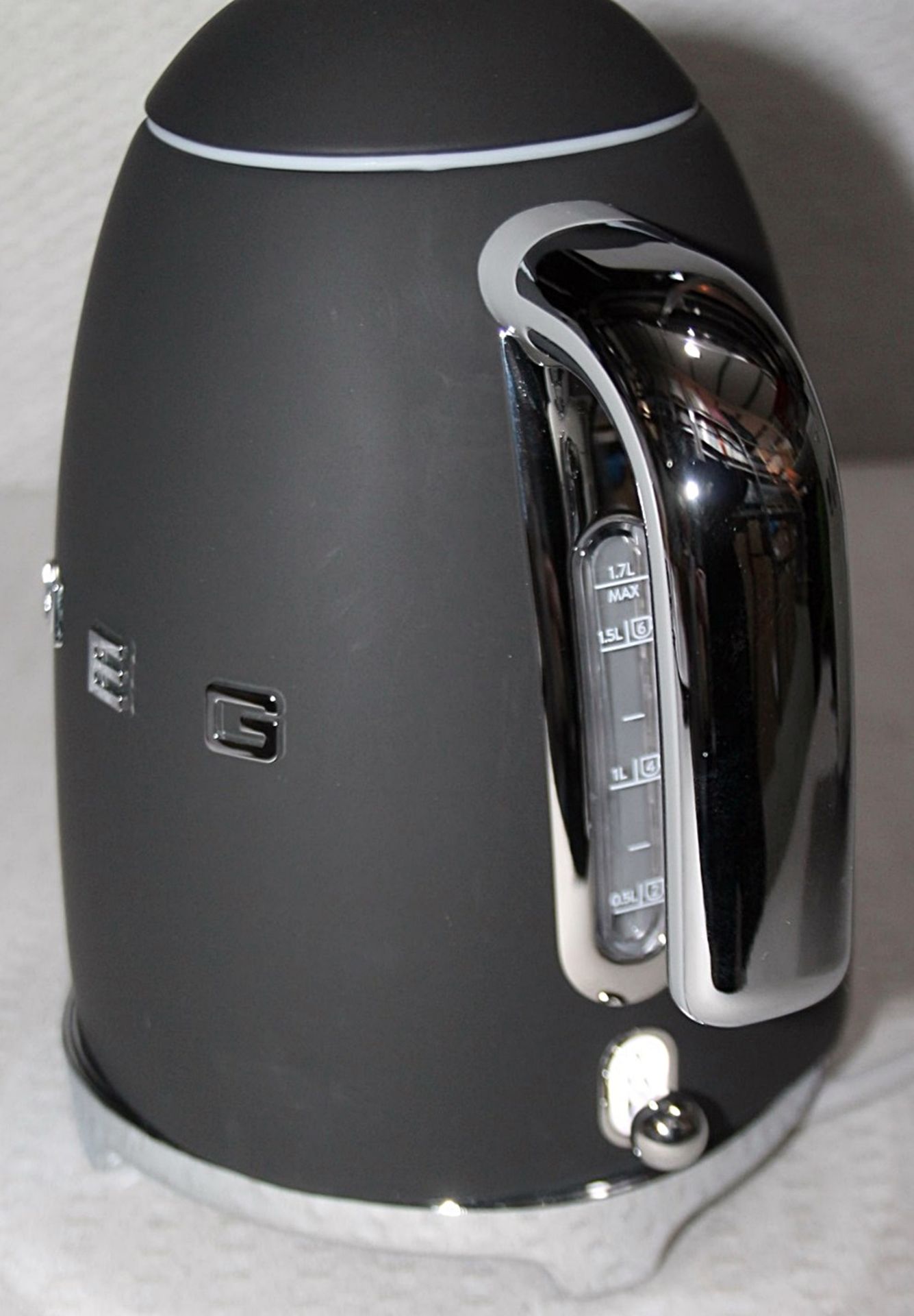 1 x SMEG 'Retro' Kettle In Matte Black & Chrome - Original RRP £179.00 - Boxed Stock - Image 11 of 13