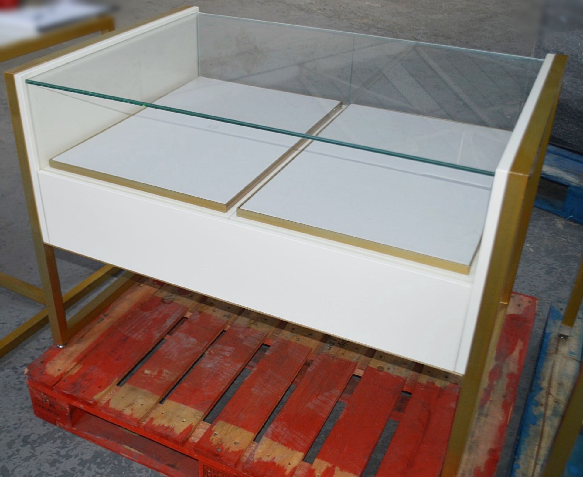 1 x Freestanding Jewellery Display Cabinet Featuring 2 x Pull-Out Trays With Leather Inserts - Image 4 of 7