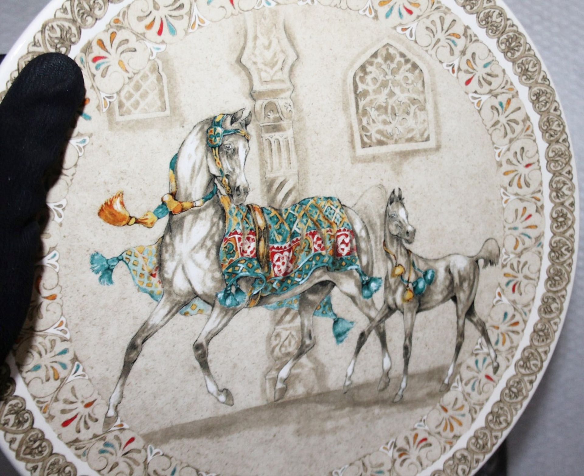 1 x GIEN 'Chevaux Du Vent' Cake Platter 30cm - Made In France - Original Price £92.95 - Unused Boxed - Image 4 of 10