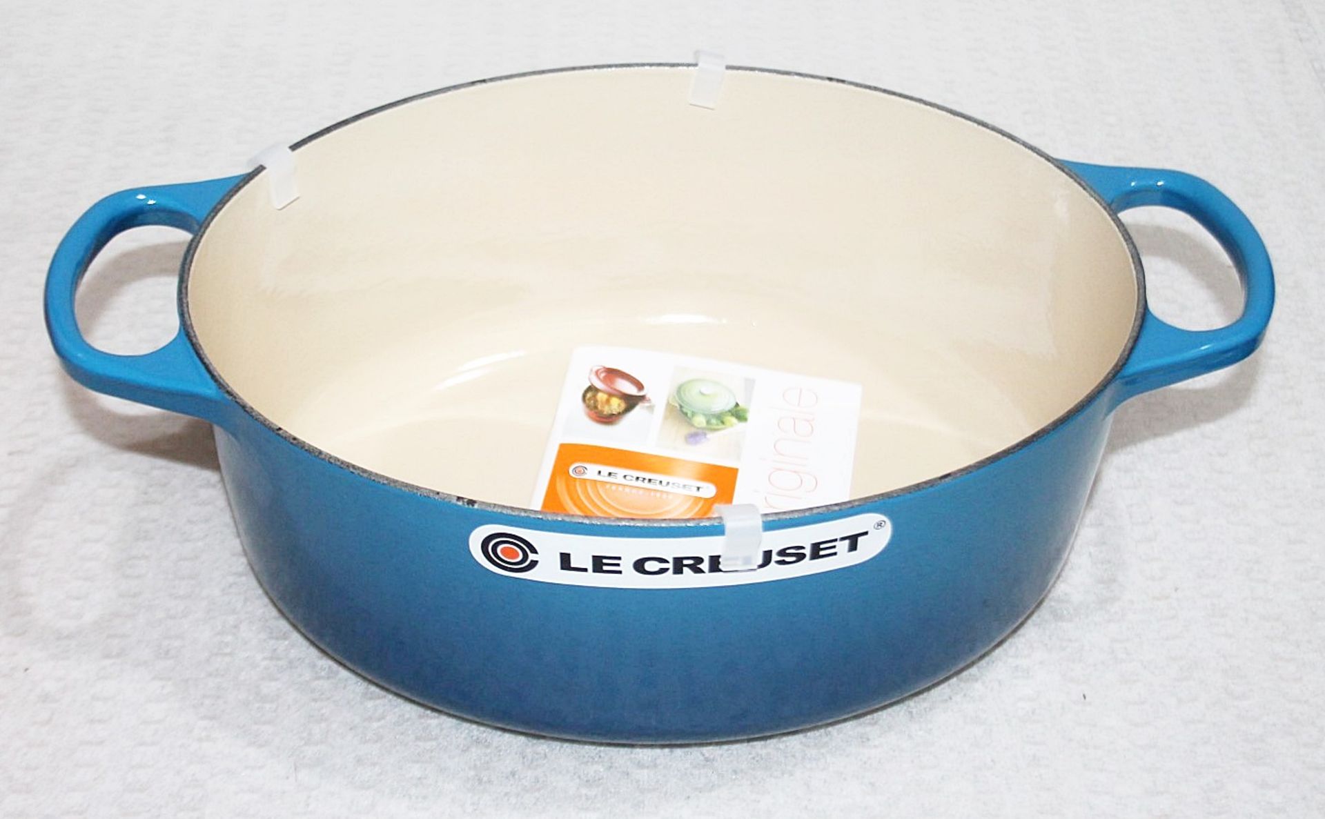 1 x LE CREUSET 'Signature' Enamelled Cast Iron 29cm Oval Casserole Dish In Blue - RRP £295.00 - Image 4 of 9
