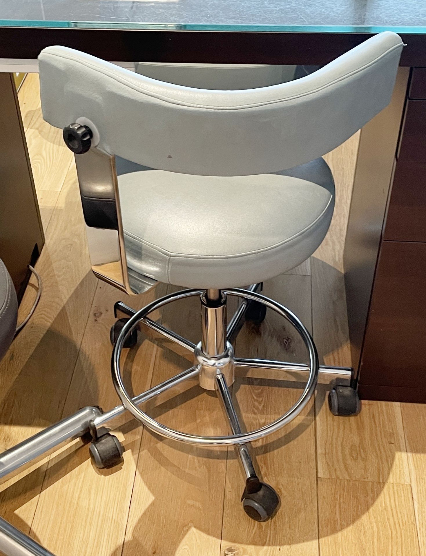 4 x Upholstered Gas Lift Treatment Stools - Dimensions: W47 x D49 x H72-85cm - Ref: MHB102 - CL670 - - Image 2 of 7