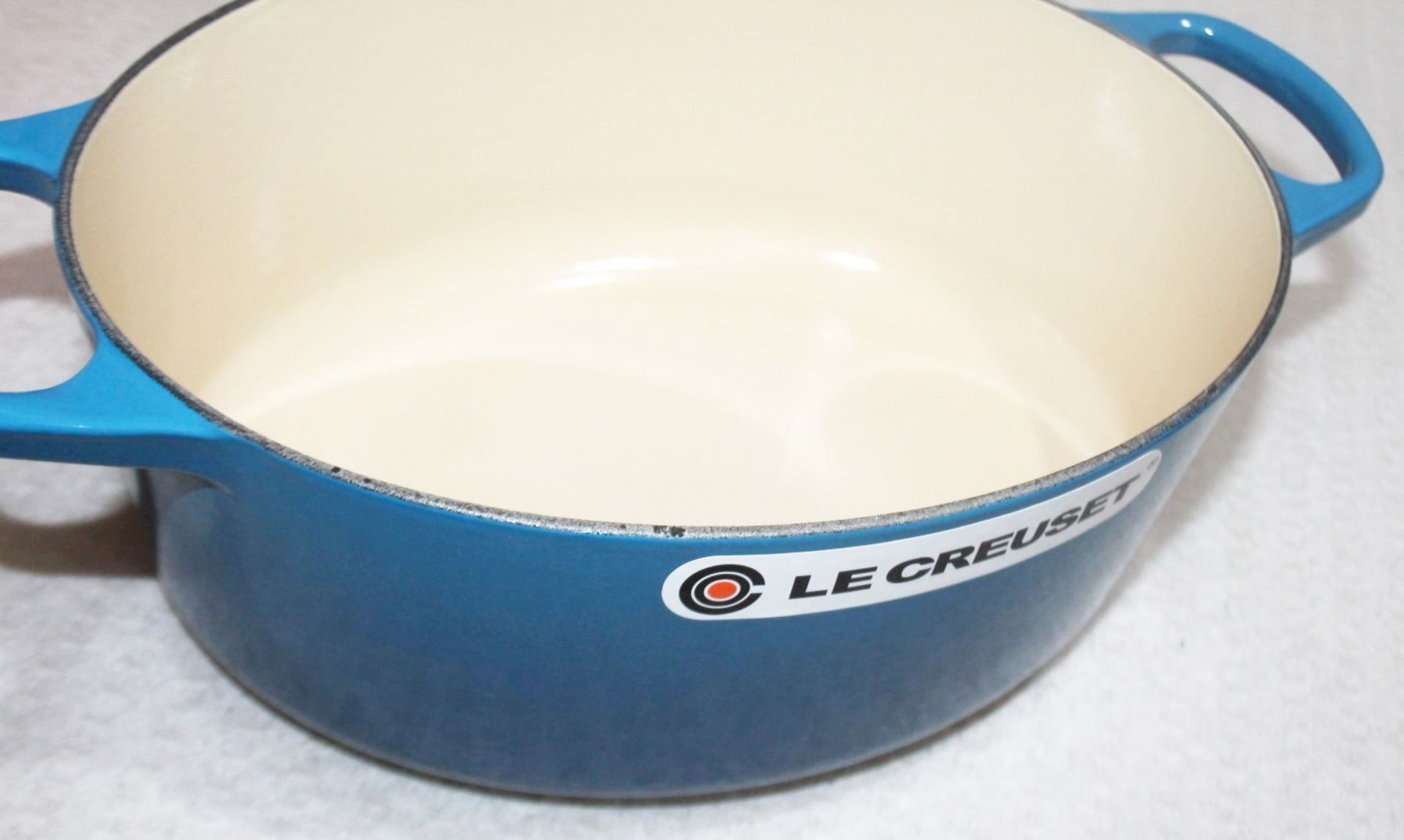1 x LE CREUSET 'Signature' Enamelled Cast Iron 29cm Oval Casserole Dish In Blue - RRP £295.00 - Image 7 of 9