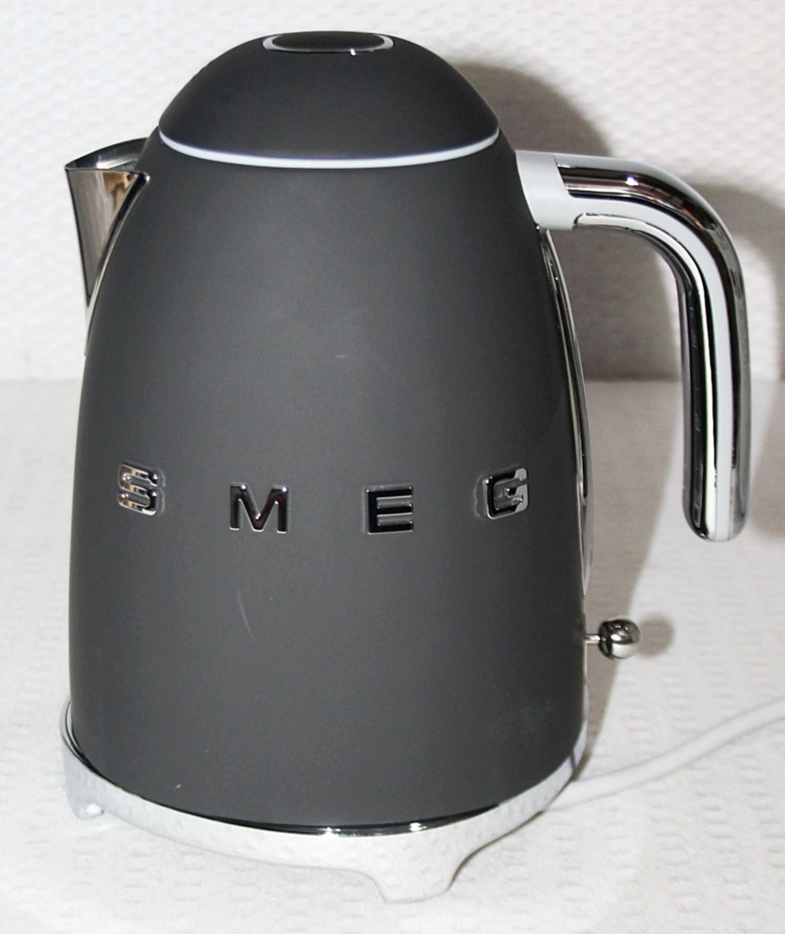 1 x SMEG 'Retro' Kettle In Matte Black & Chrome - Original RRP £179.00 - Boxed Stock - Image 3 of 13