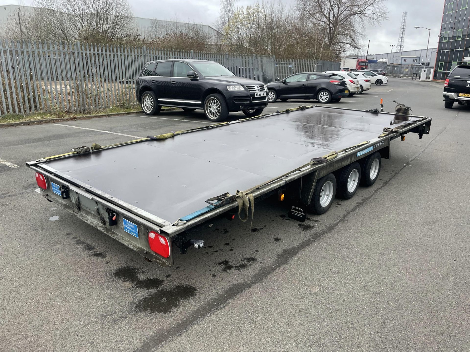 January 2021 Woodford 18 Ft Tri-Axle Hydraulic Tilt Flatbed Trailer c/w Ramps and Manual winch - Image 5 of 10
