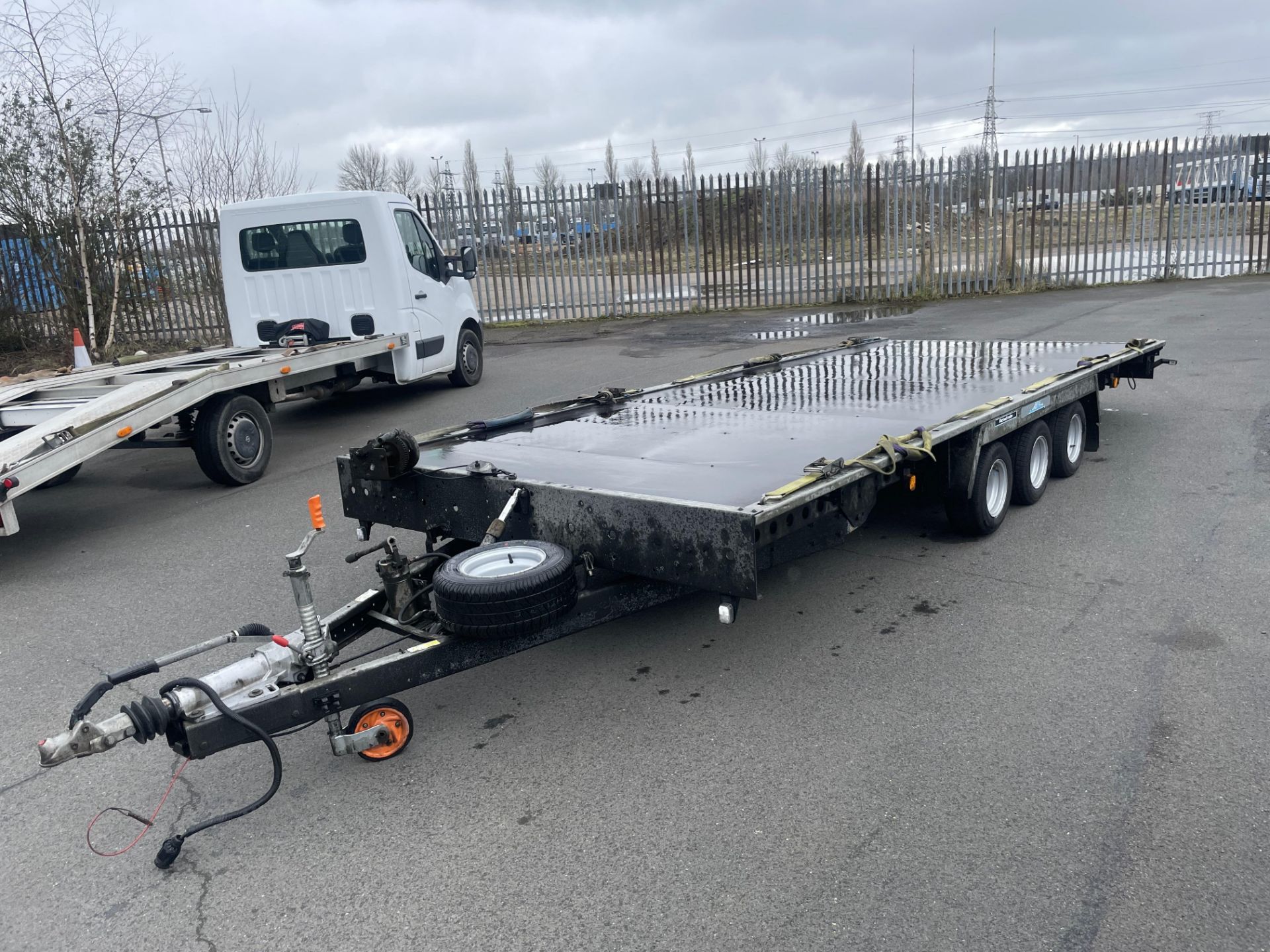 January 2021 Woodford 18 Ft Tri-Axle Hydraulic Tilt Flatbed Trailer c/w Ramps and Manual winch