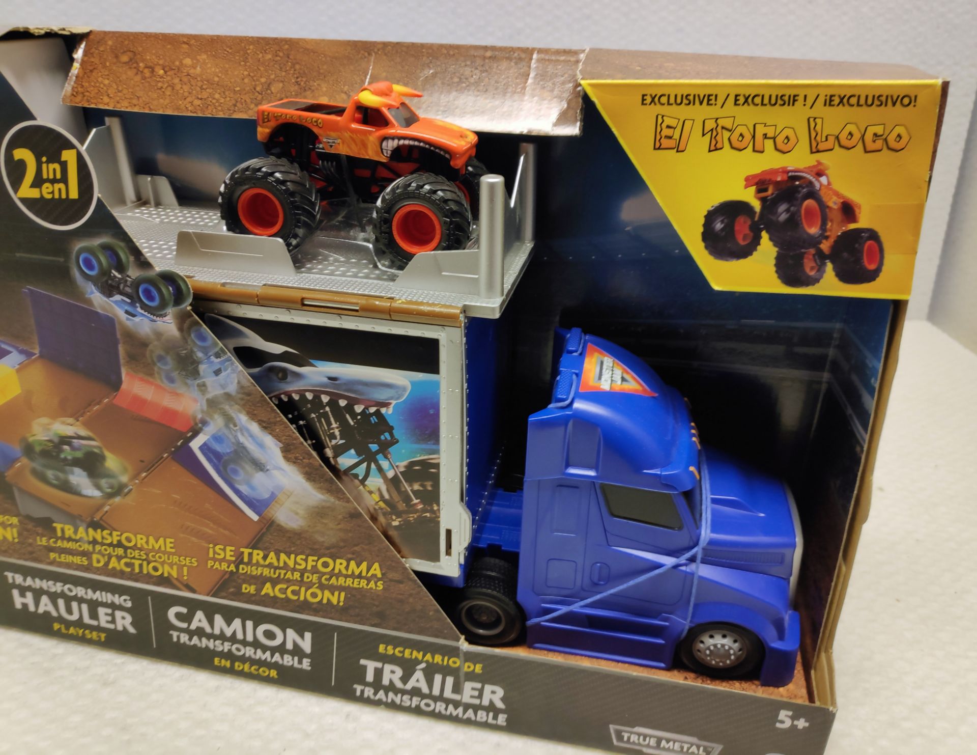 1 x Monster Jam Transforming Hauler Playset with El Toro Monster Truck - Image 4 of 6