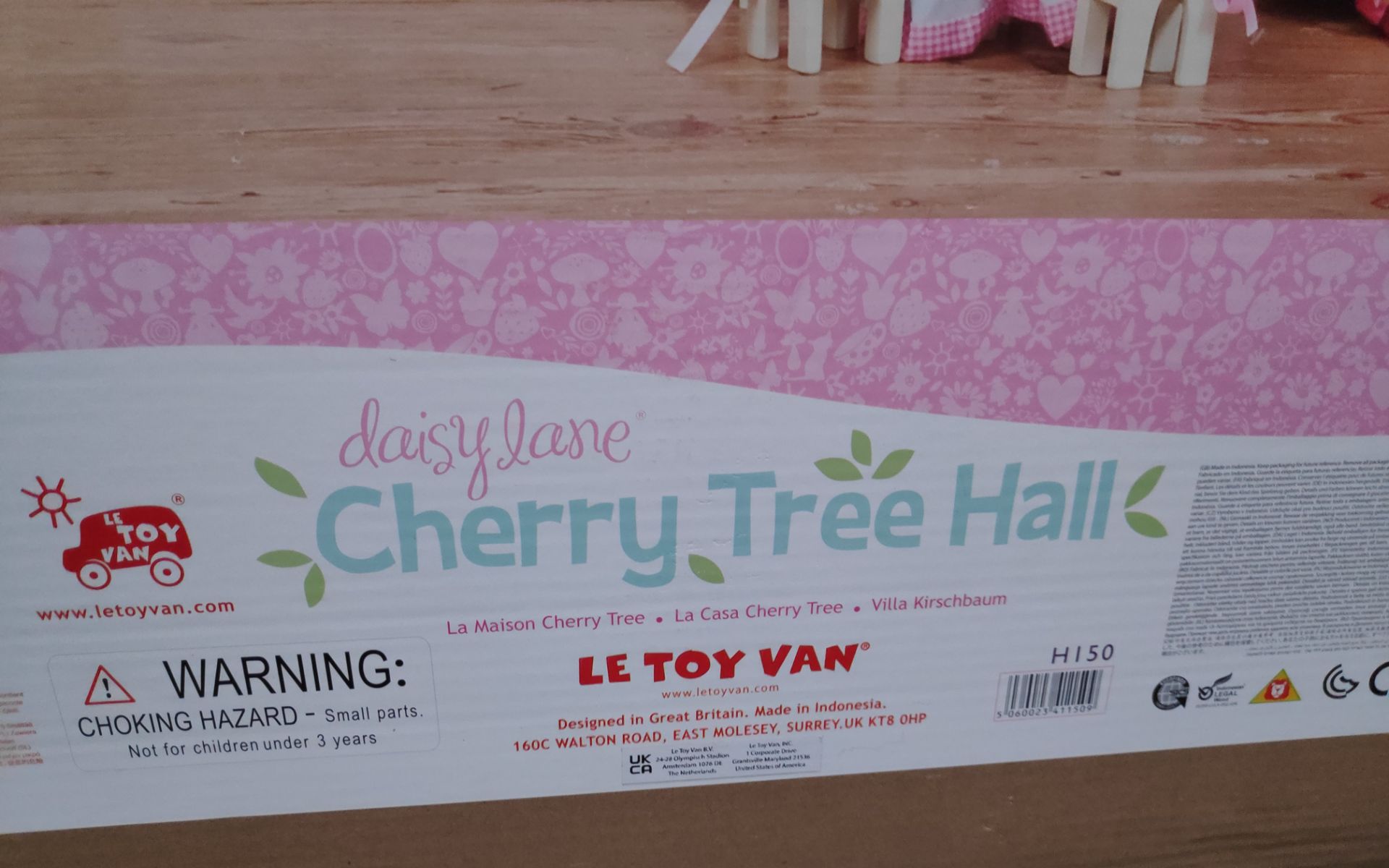 1 x Le Toy Van Daisy Lane Cherry Tree Hall Wooden Dolls House - New/Boxed - Image 4 of 4