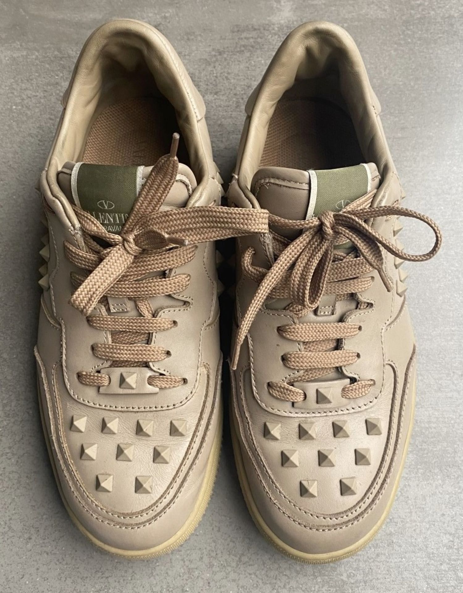 1 x Pair Of Men's Genuine Valentino Trainers In Beige - Size: 42 - Preowned In Very Good Condition - - Image 7 of 7