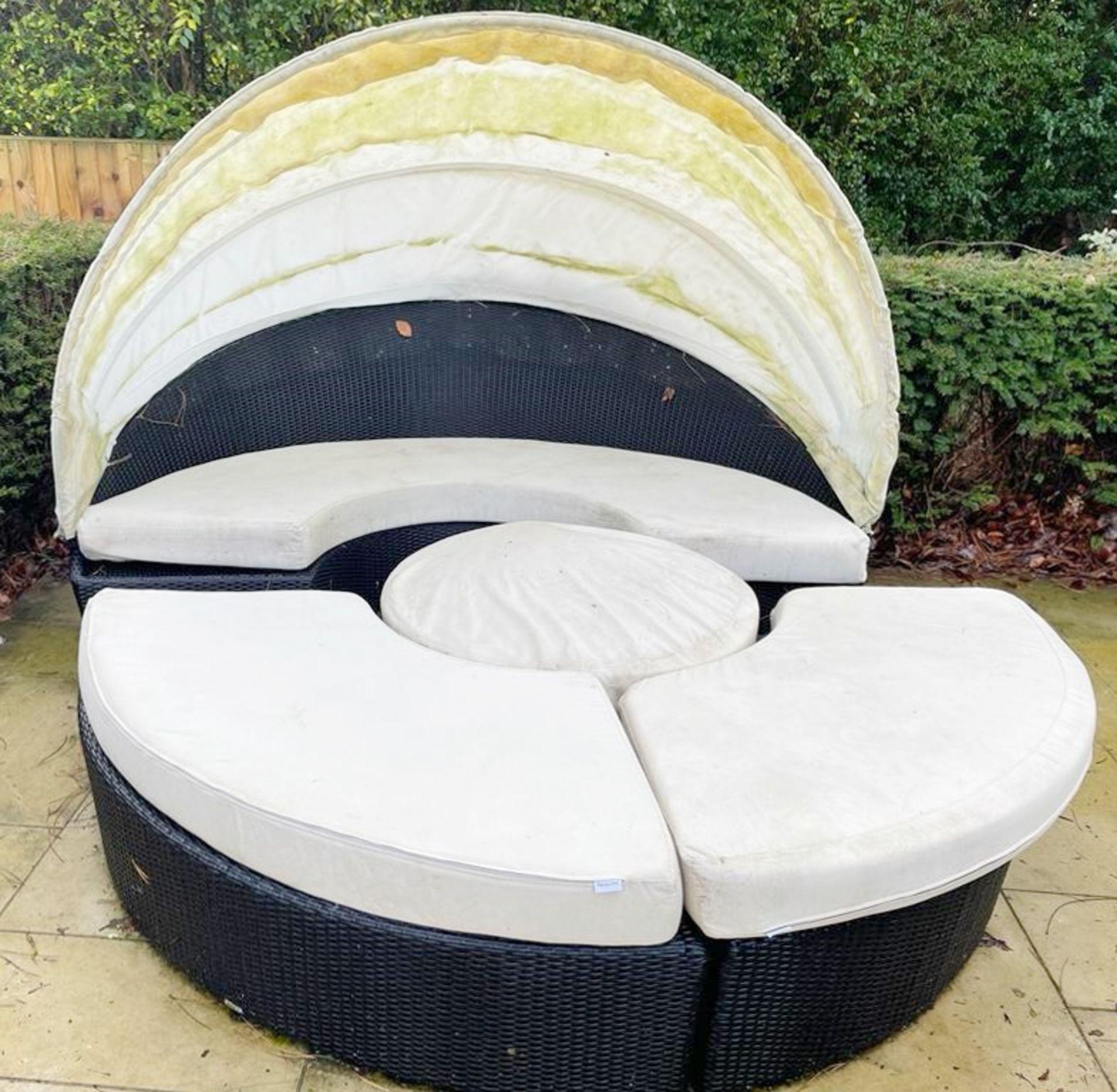 1 x VARASCHIN 'Arena' Circular Outdoor Sofa With Canopy - Original RRP £2,700 - Image 2 of 11
