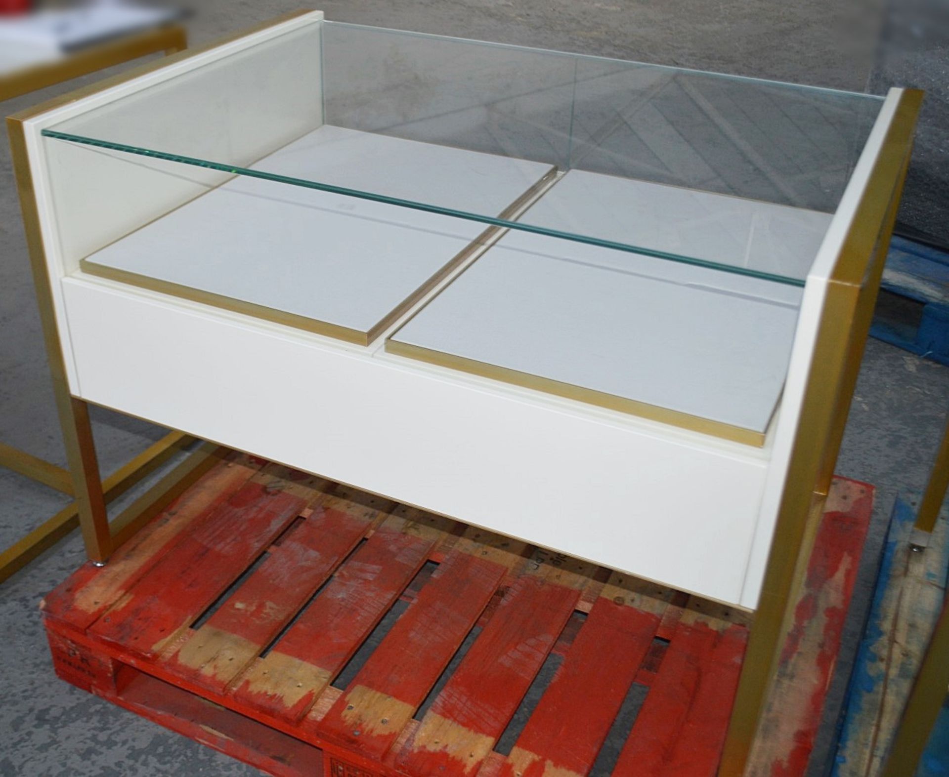 1 x Freestanding Jewellery Display Cabinet Featuring 2 x Pull-Out Trays With Leather Inserts - Image 2 of 7