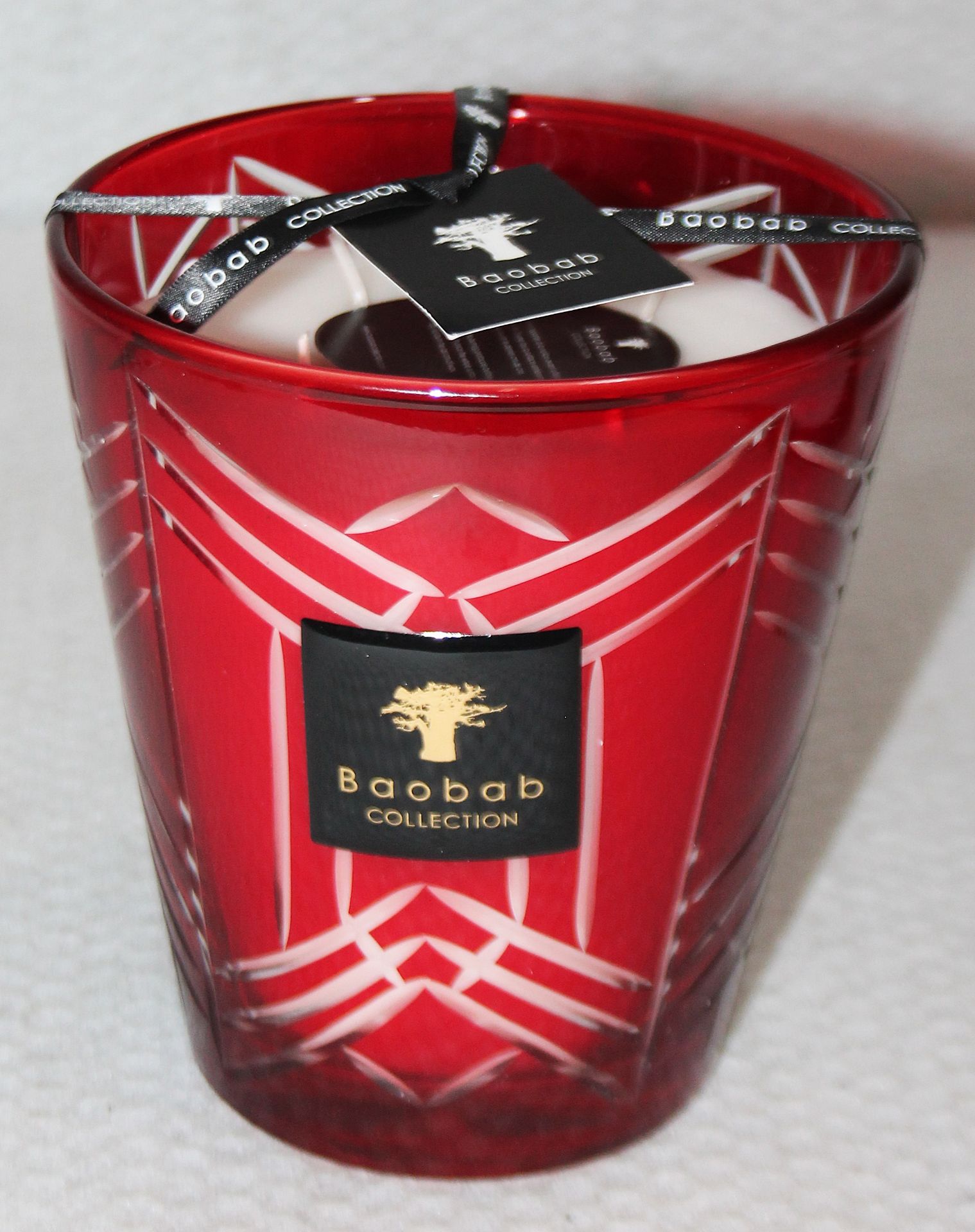 1 x BAOBAB COLLECTION High Society 'Louise' Luxury Candle In A Hand-Engraved Red Glass Jar - - Image 2 of 9