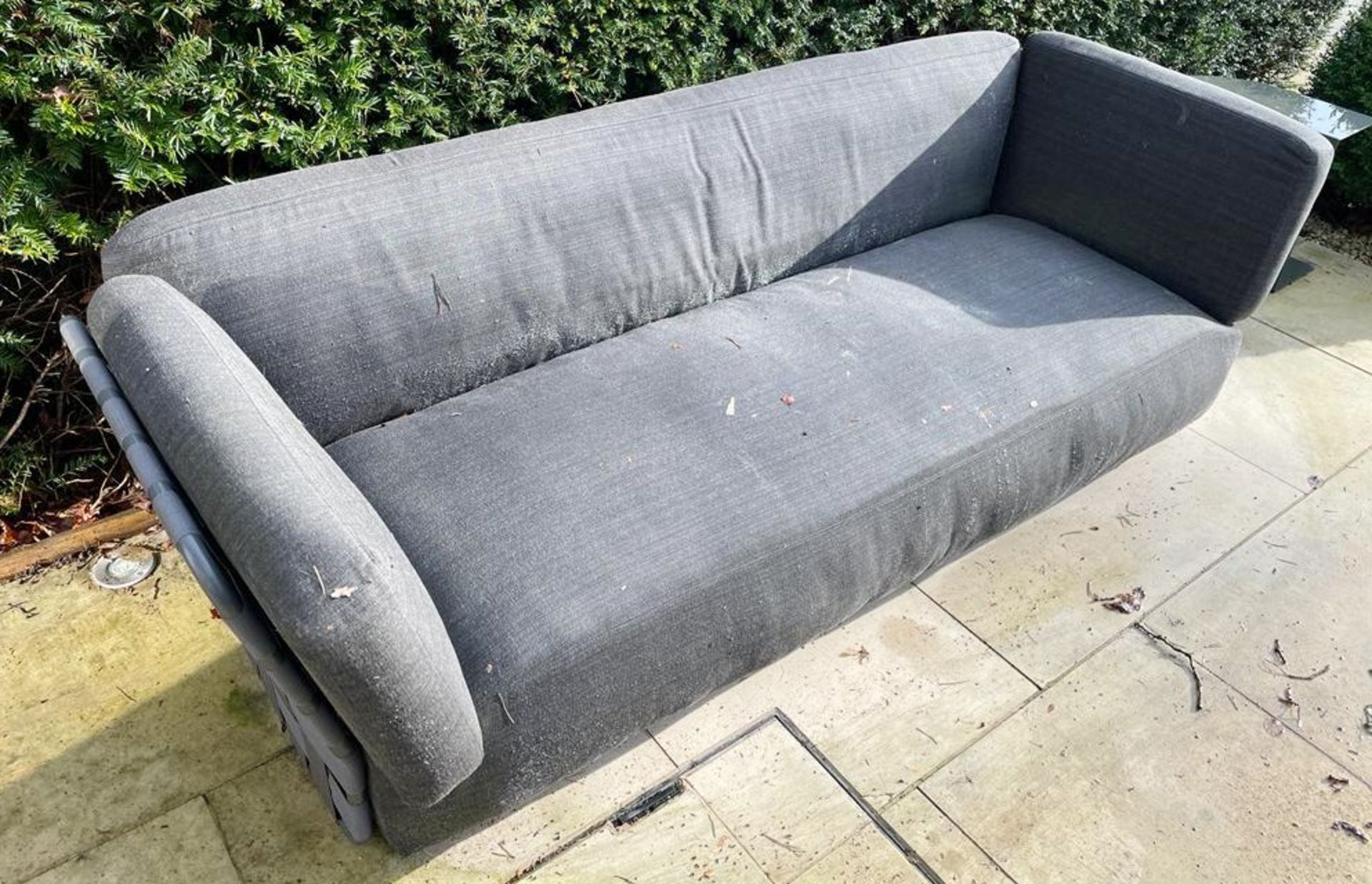 A Pair Of  VARASCHIN Garden Outdoor Padded Sofas - From an Exclusive Hale Property - No VAT - Image 5 of 7