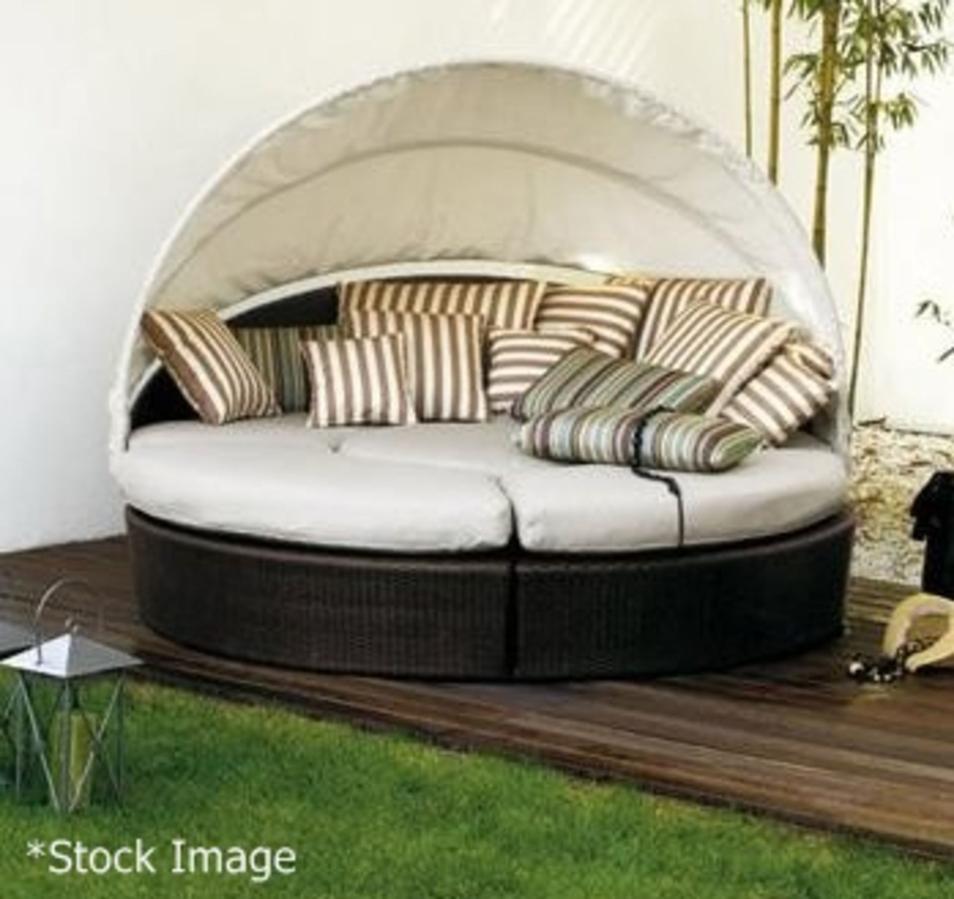 1 x VARASCHIN 'Arena' Circular Outdoor Sofa With Canopy - Original RRP £2,700