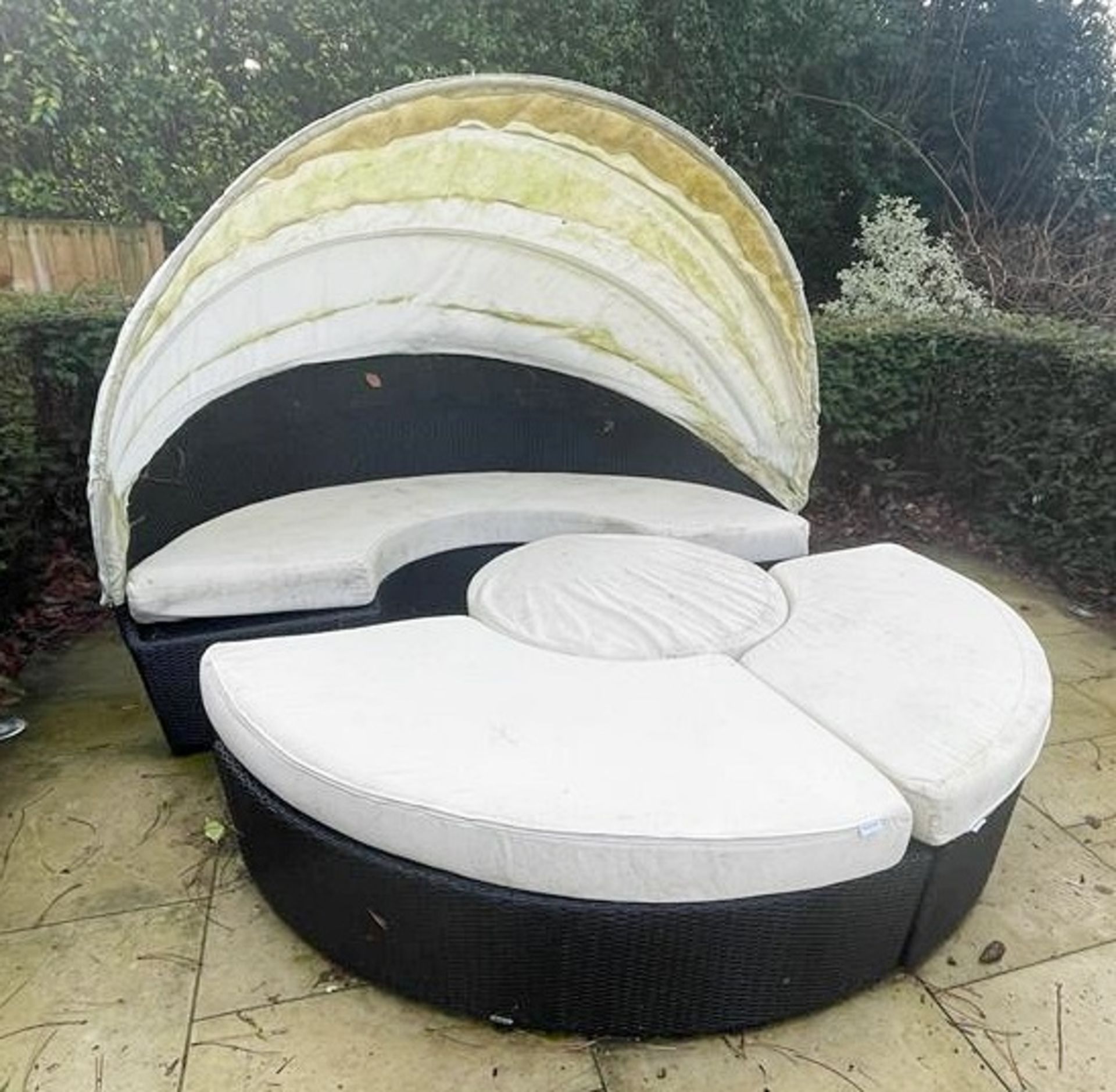 1 x VARASCHIN 'Arena' Circular Outdoor Sofa With Canopy - Original RRP £2,700 - Image 3 of 11