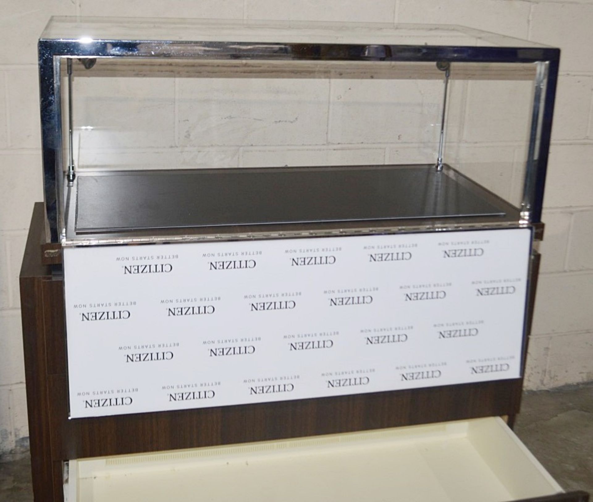 1 x Lockable Illuminated Display Case With 3 x Unlocked Drawers - Supplied With Keys - Dimensions: - Image 2 of 8