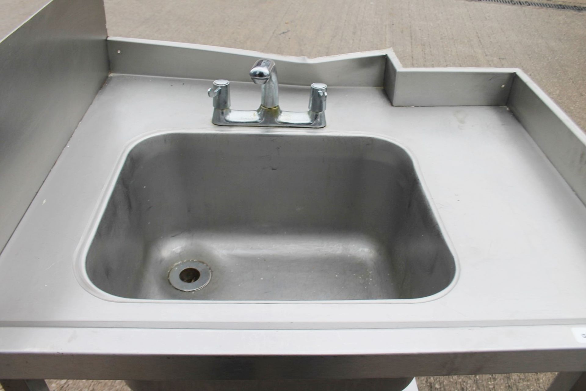 1 x Stainless Steel Commercial Wash Station / Sink Unit, With Upstand And Undershelf - Ref: GEN545 - Image 2 of 6