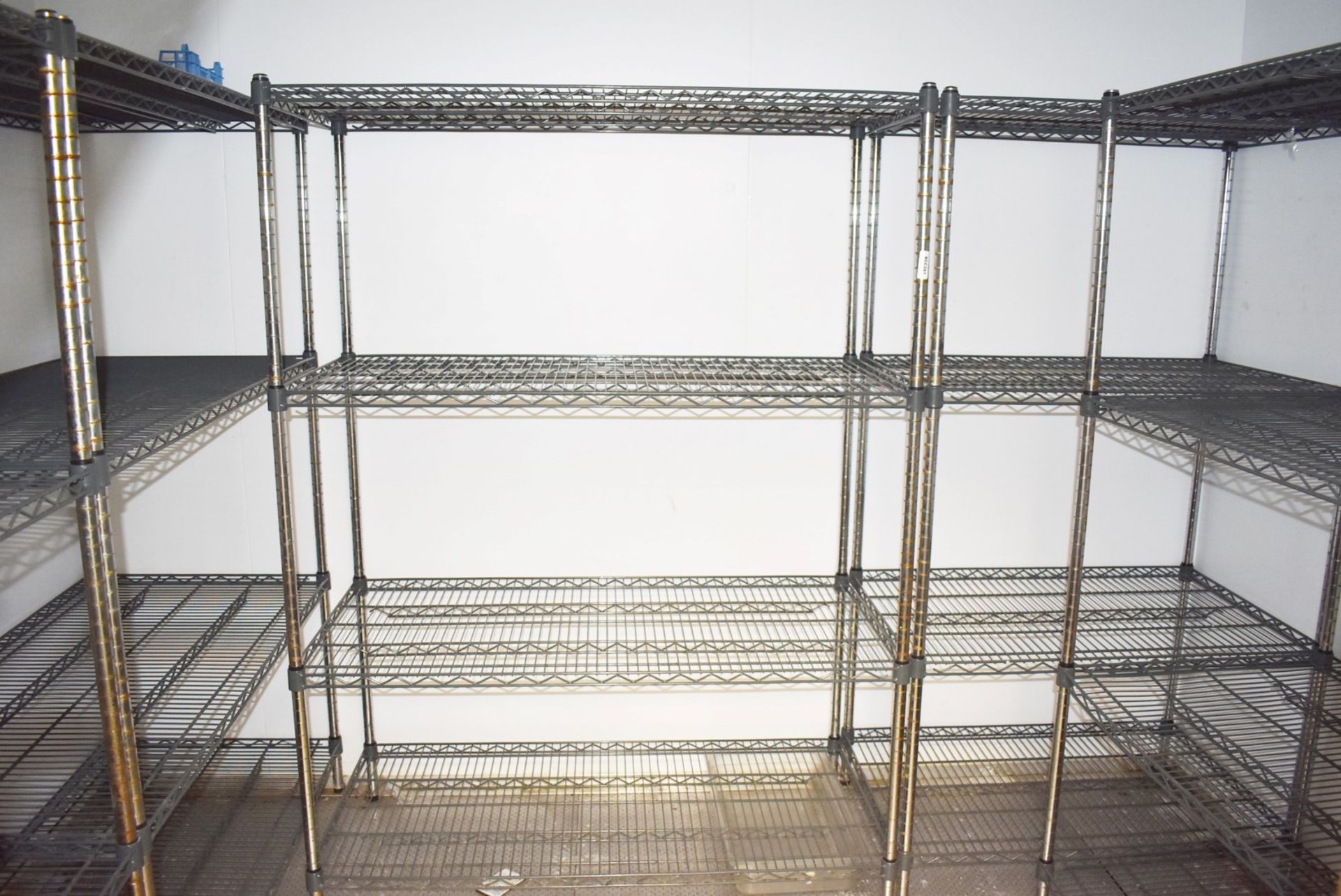 5 x Assorted Cold Room Wire Storage Shelf Units With Coated Shelves - H168 x W90-124 x D60 cms - Image 8 of 9