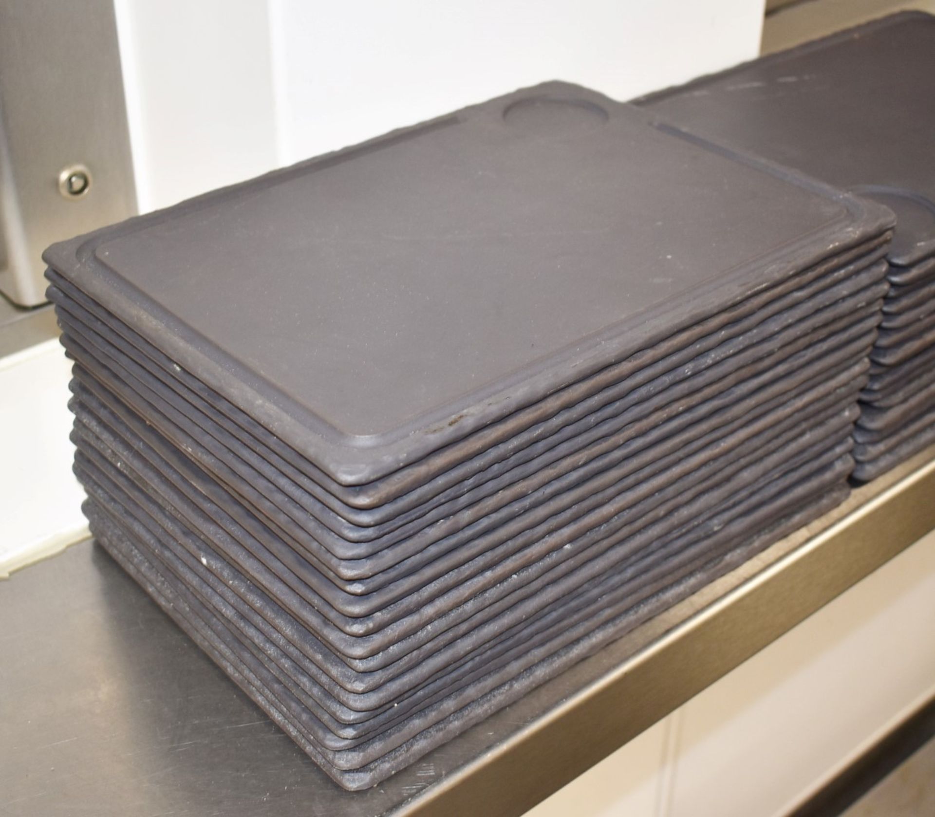 33 x Slate Dinner Boards With Anti Spill Edges and Sauce Pot Holders - Size: 24 x 33 cms - Image 4 of 5