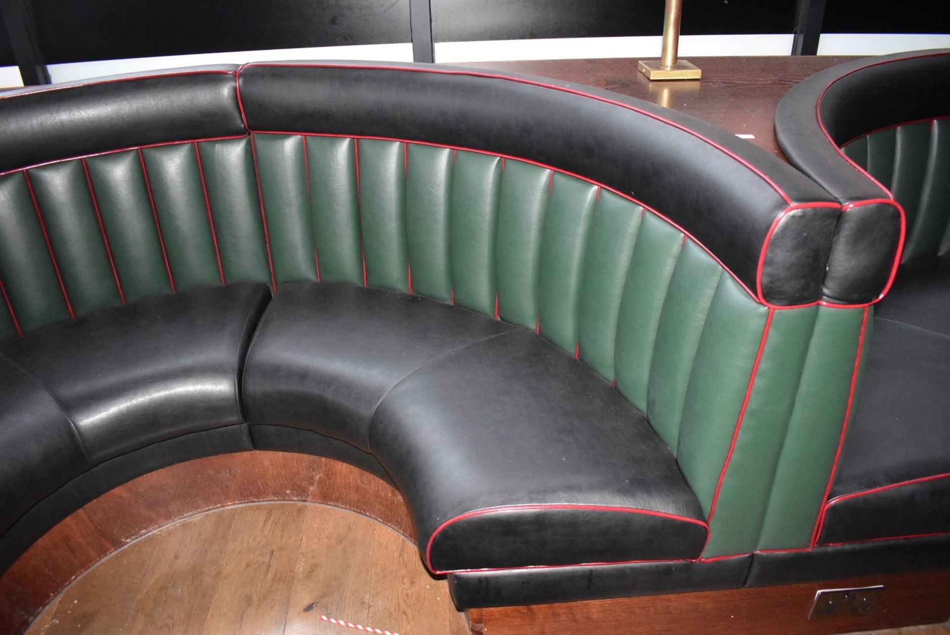 2 x Restaurant C-Shape 4 Person Seating Booth - Green and Black Vertical Fluted Back Upholstery - Image 6 of 13