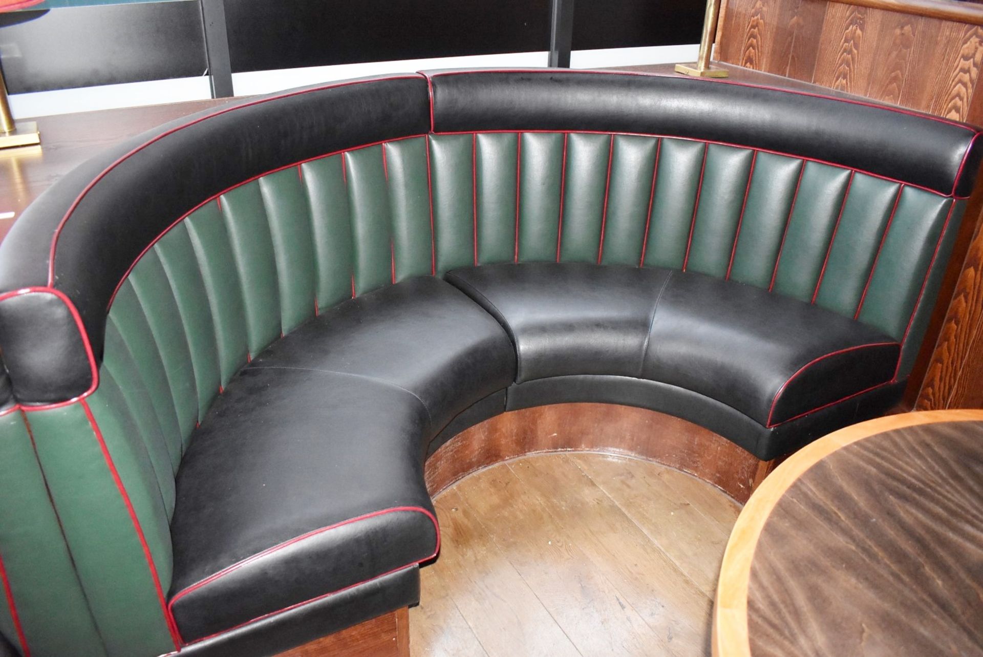 2 x Restaurant C-Shape 4 Person Seating Booth - Green and Black Vertical Fluted Back Upholstery - Image 4 of 13
