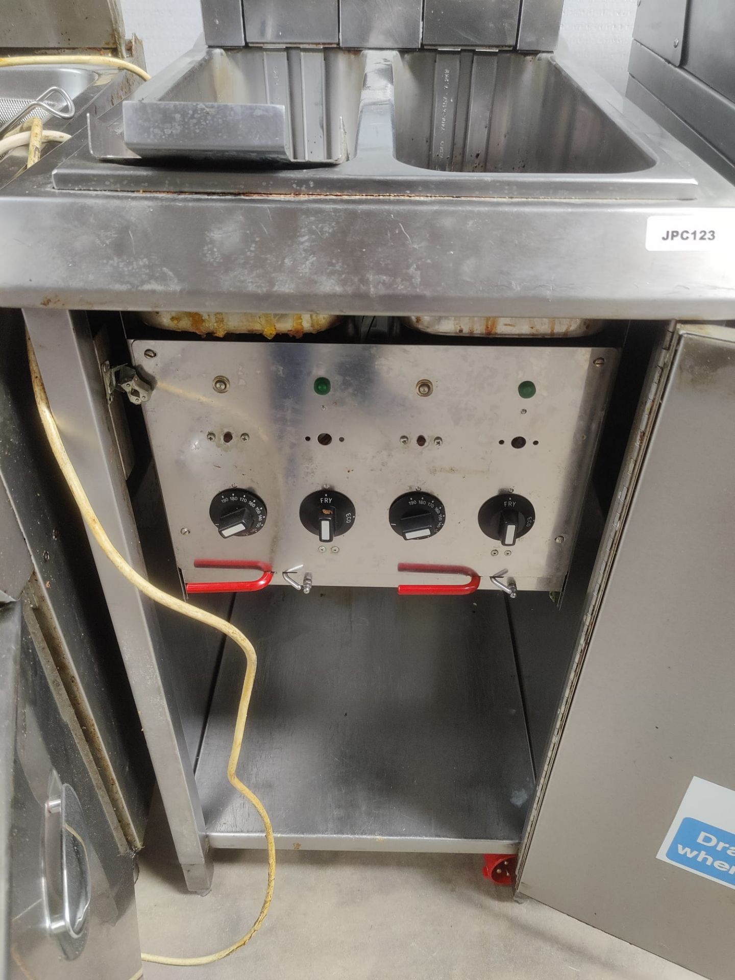 1 x Twin Tank Electric Fryer With Stainless Steel Exterior - 3 Phase - 47cm Width - Image 2 of 2